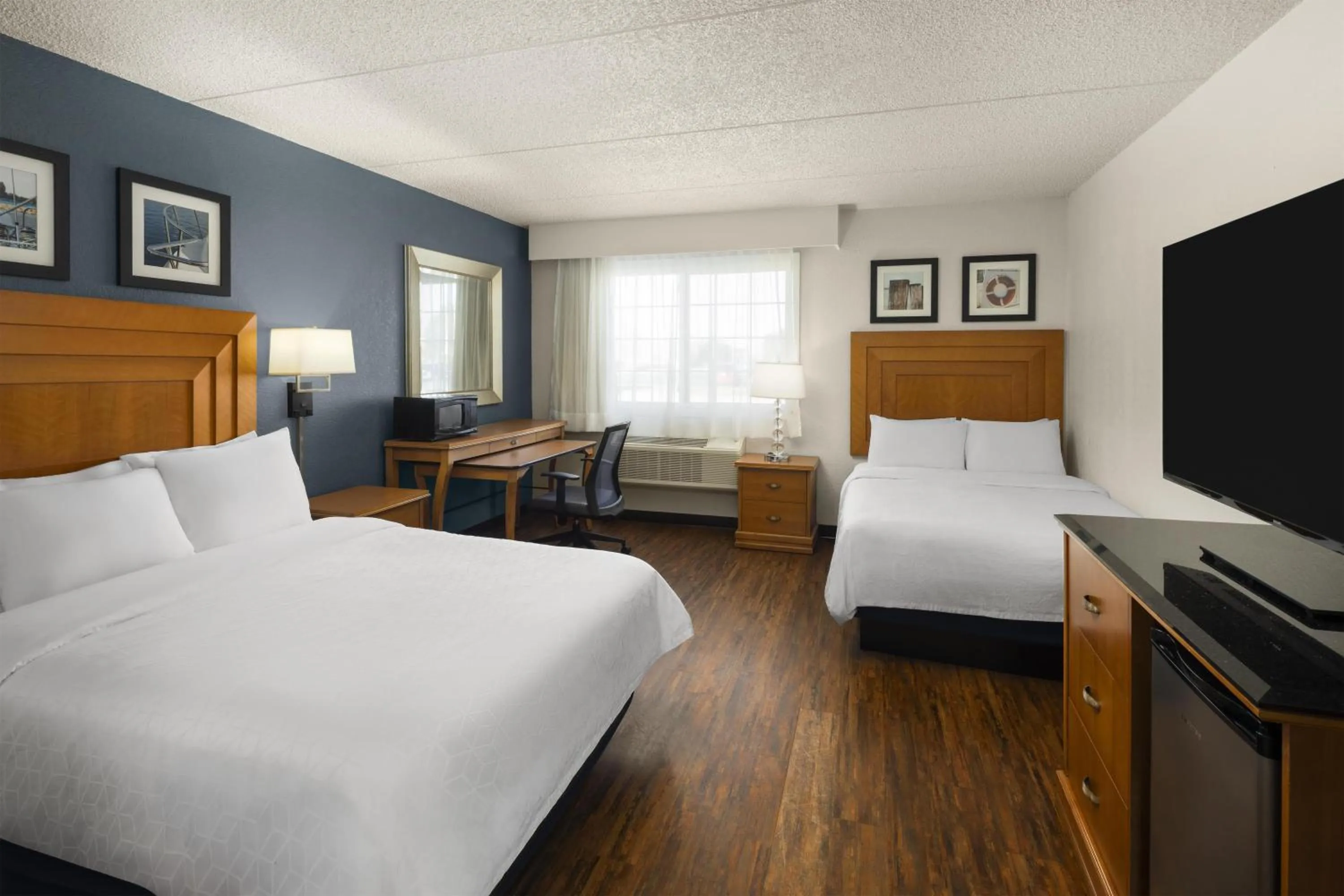 Bedroom, Bed in Harbor Town Inn, BW Signature Collection