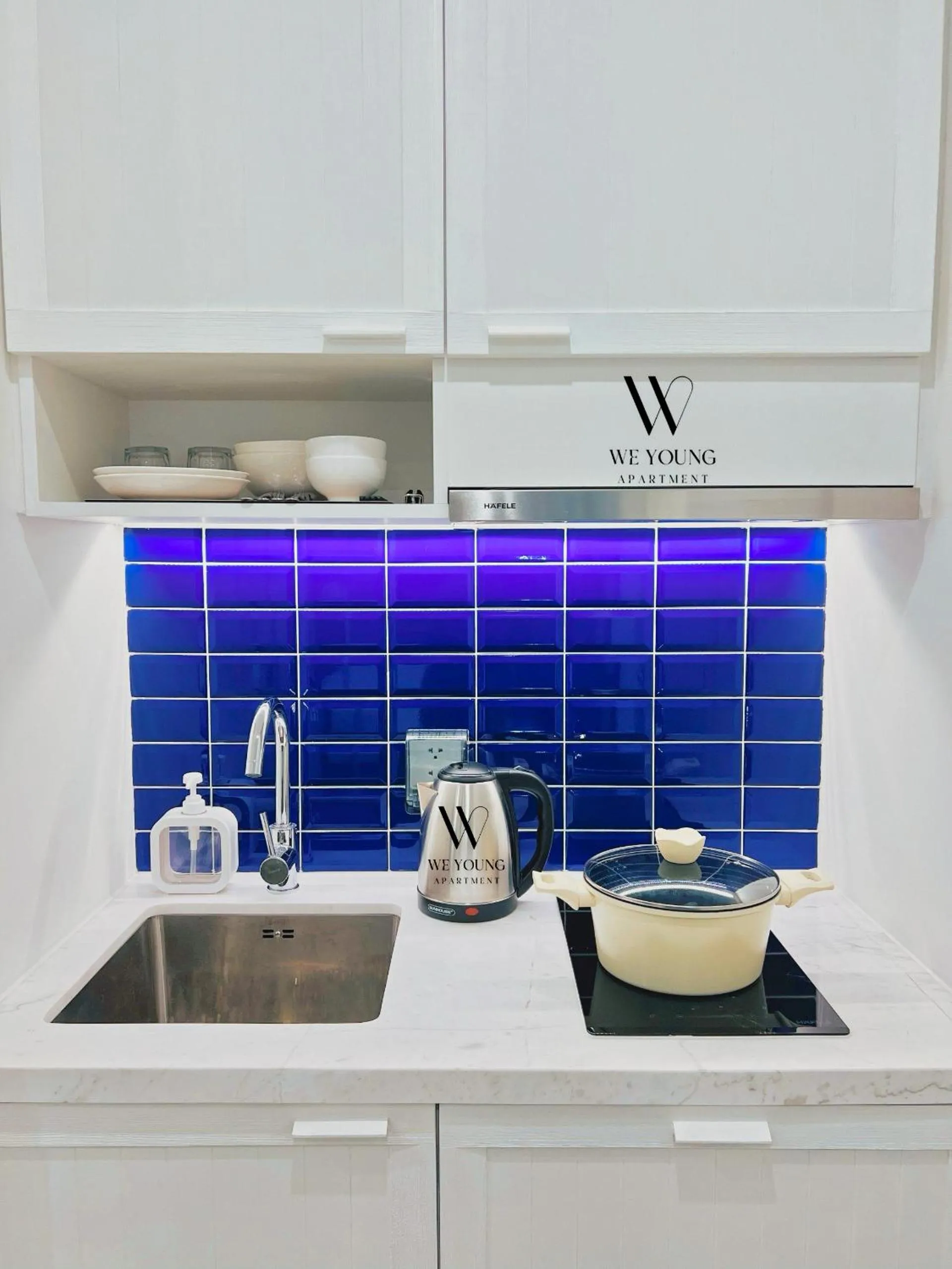 stove in We Young Apartments by HOFs - Fireworks & Ocean view