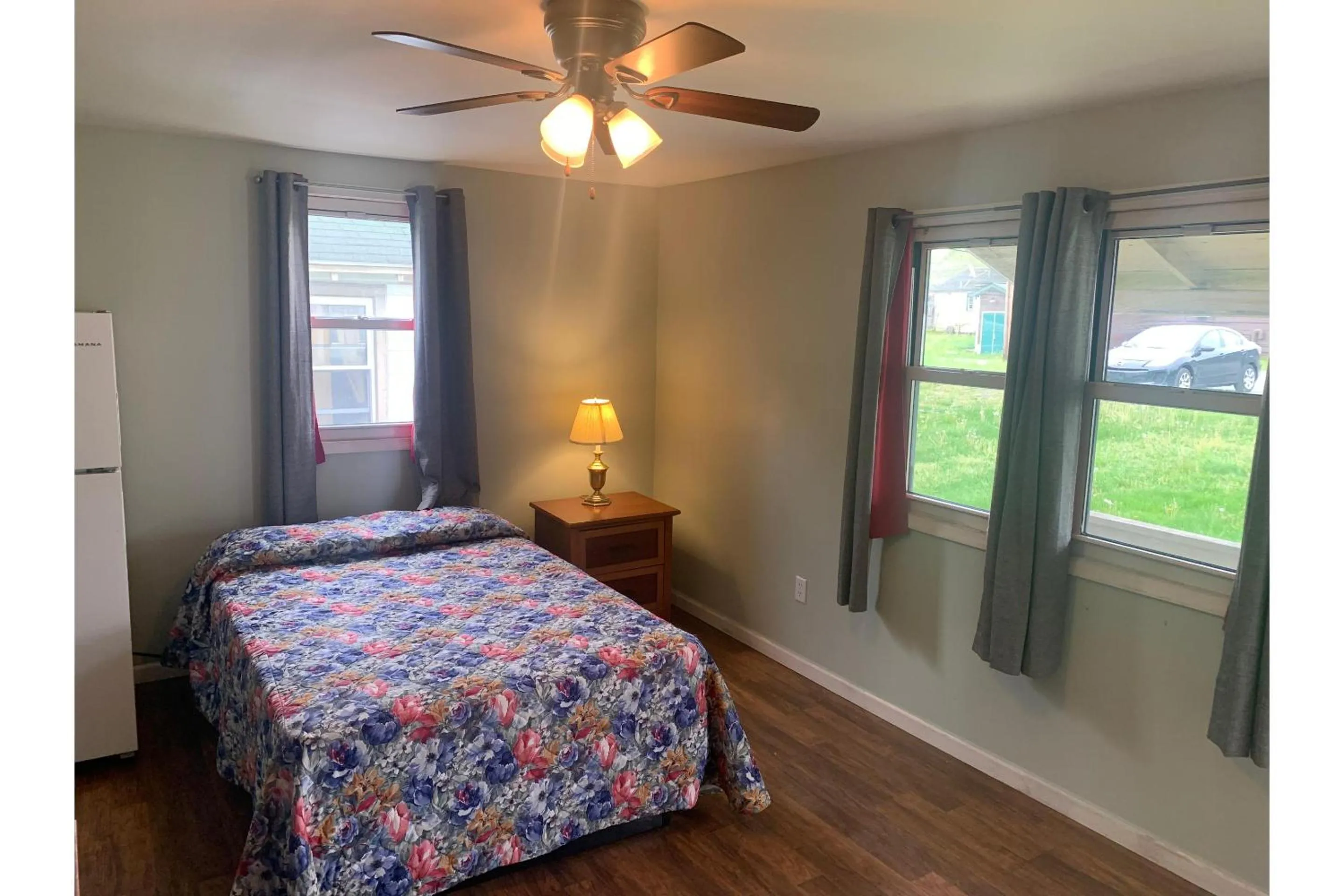 Bedroom, Bed in Werry's Cottages and Pub By OYO East Stroudsborg - Weekly Stays