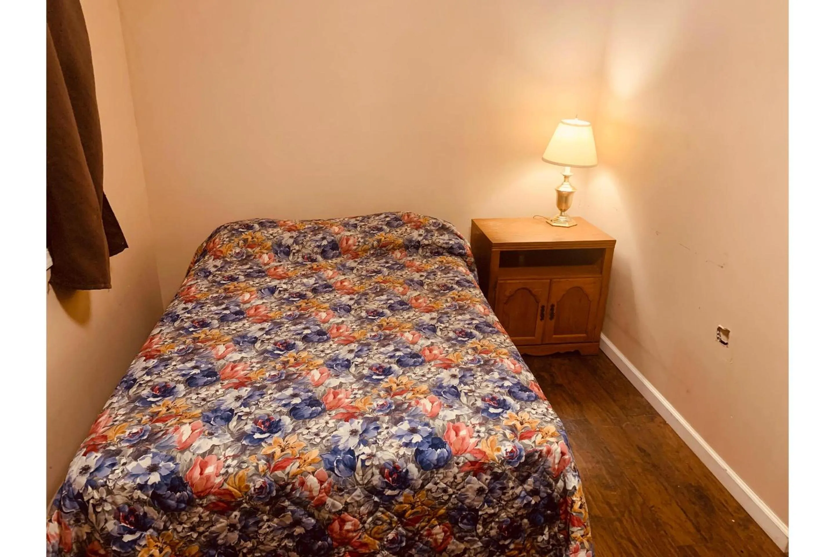 Bedroom, Bed in Werry's Cottages and Pub By OYO East Stroudsborg - Weekly Stays