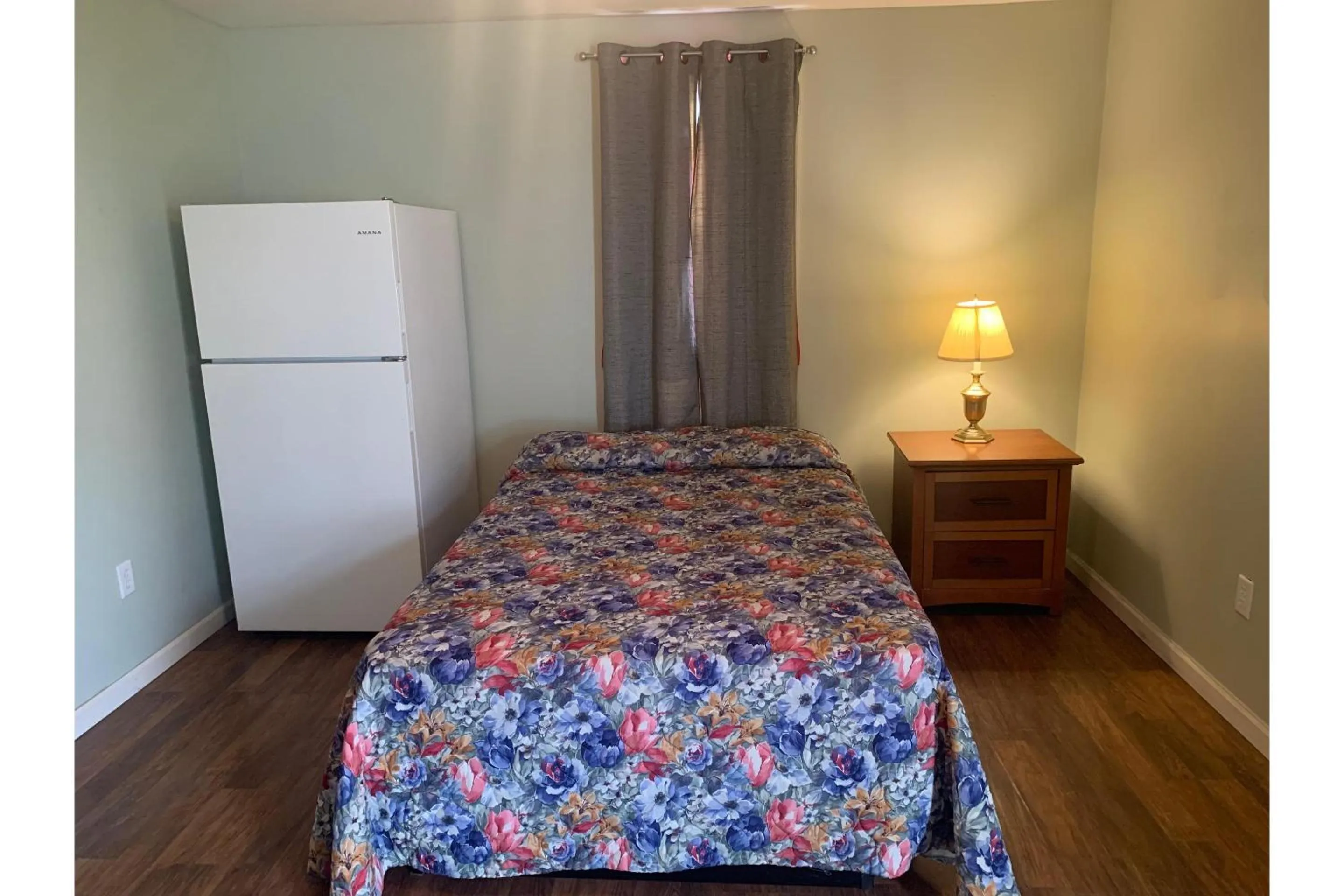 Bedroom, Bed in Werry's Cottages and Pub By OYO East Stroudsborg - Weekly Stays