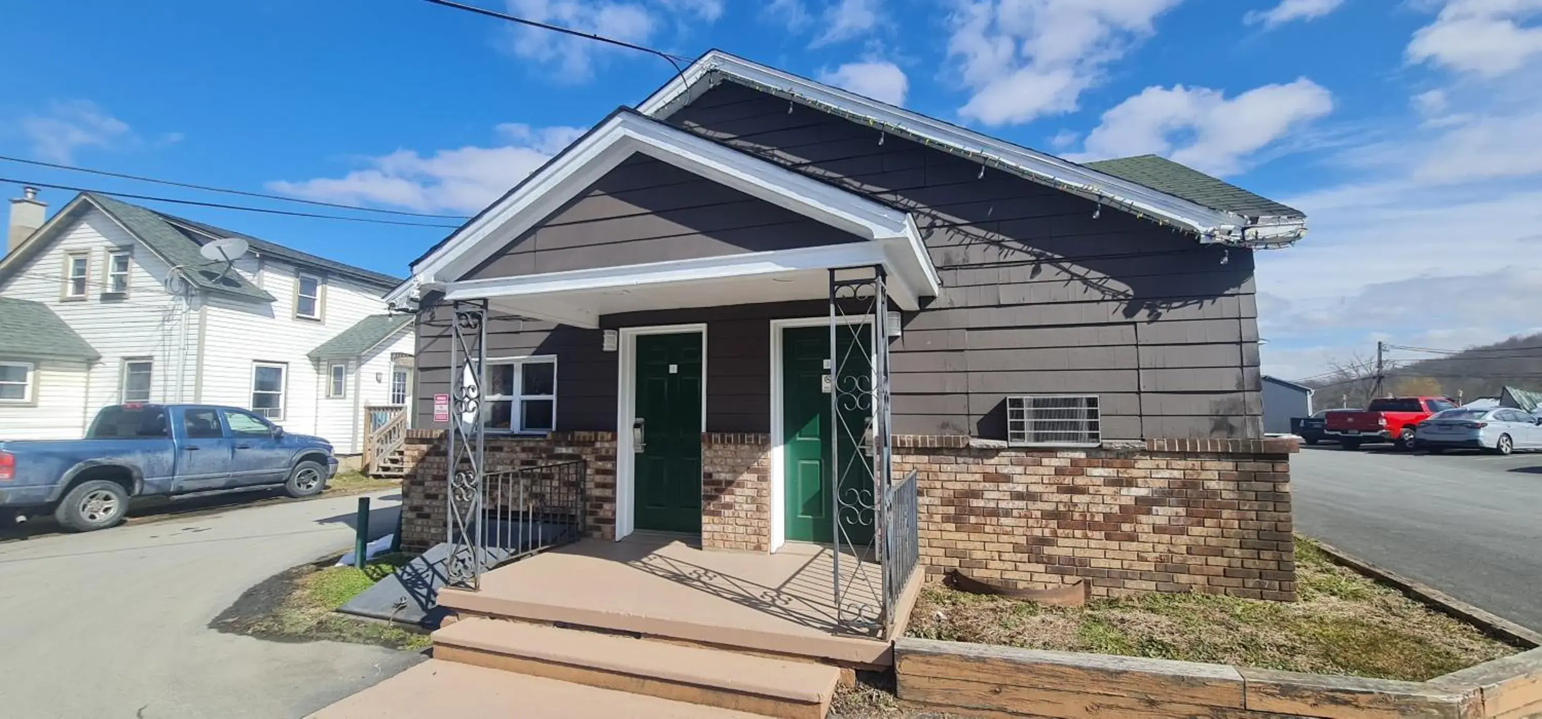 Facade/entrance in Werry's Cottages and Pub By OYO East Stroudsborg - Weekly Stays Facade/entrance in Werry's Cottages and Pub By OYO East Stroudsborg - Weekly Stays
