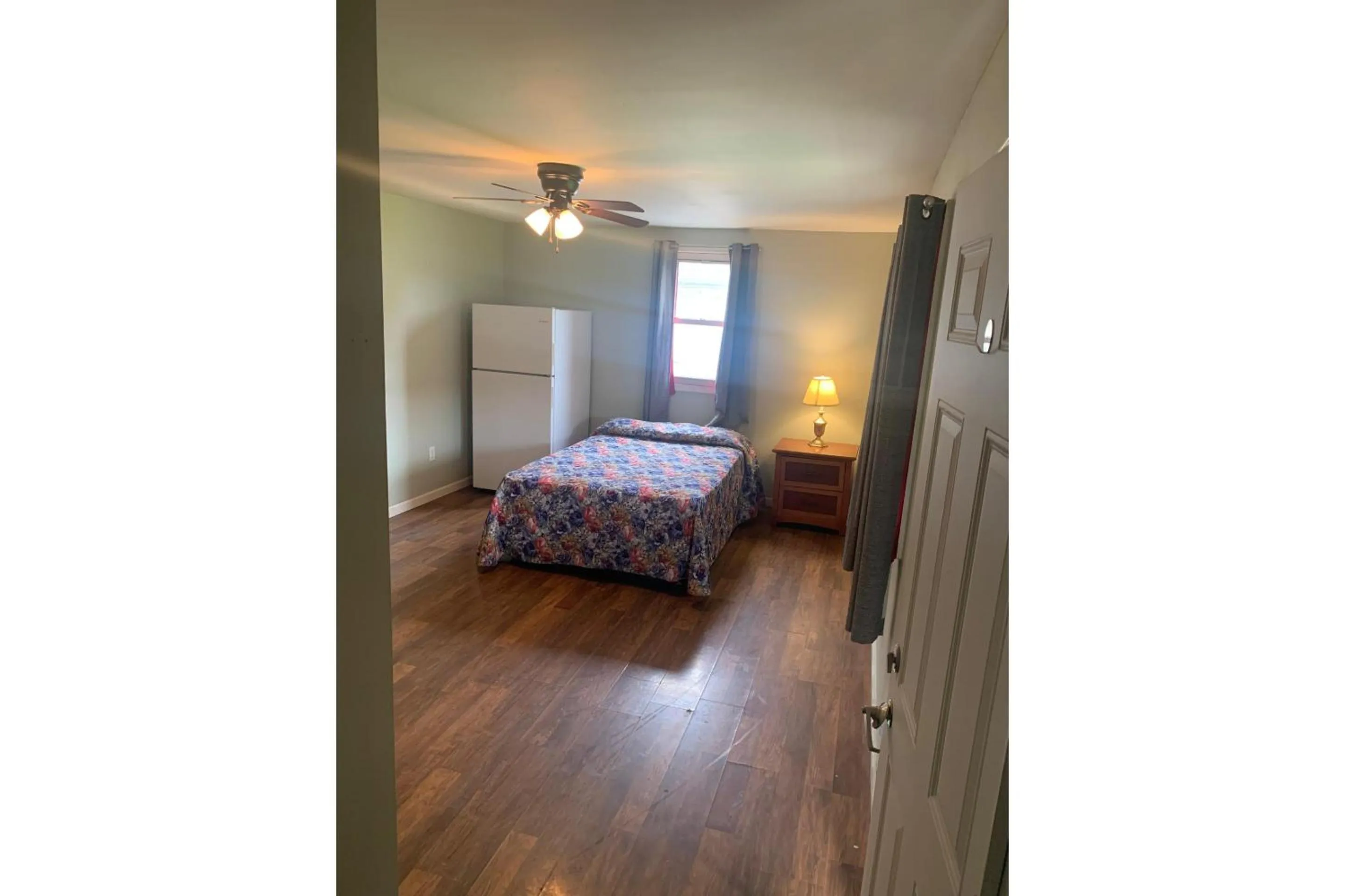 Bedroom, Bed in Werry's Cottages and Pub By OYO East Stroudsborg - Weekly Stays