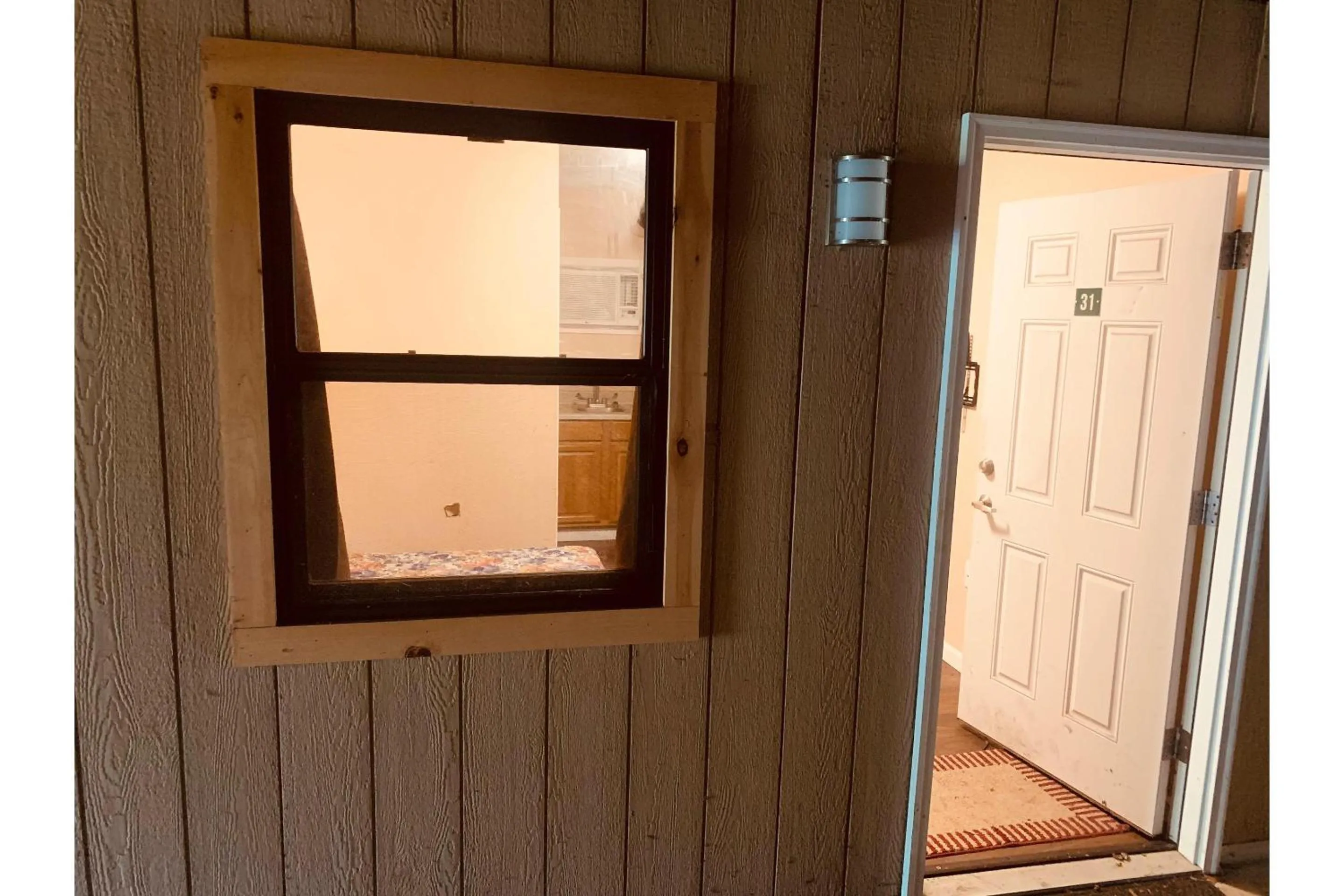 Bedroom in Werry's Cottages and Pub By OYO East Stroudsborg - Weekly Stays