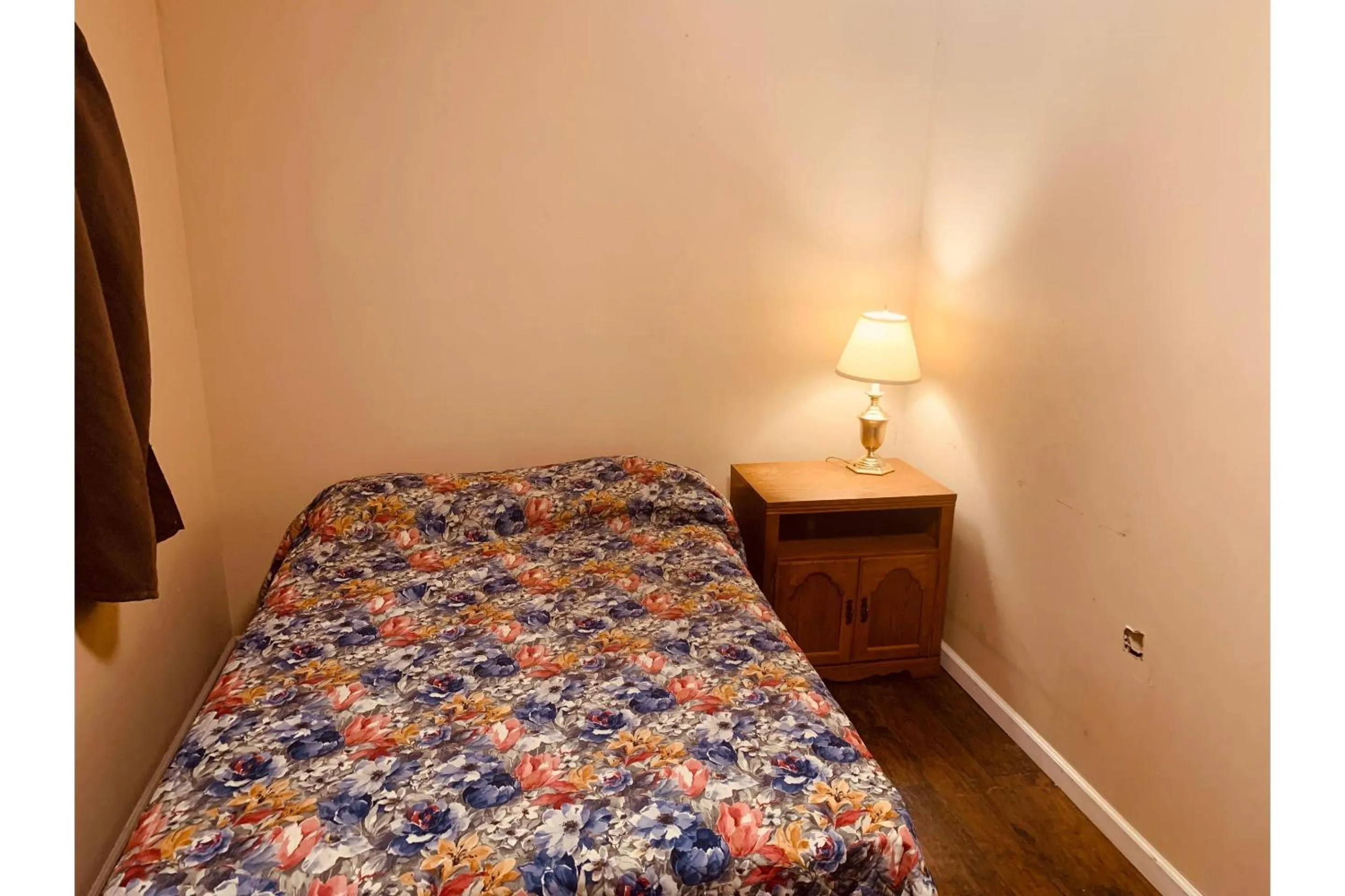 Bedroom, Bed in Werry's Cottages and Pub By OYO East Stroudsborg - Weekly Stays