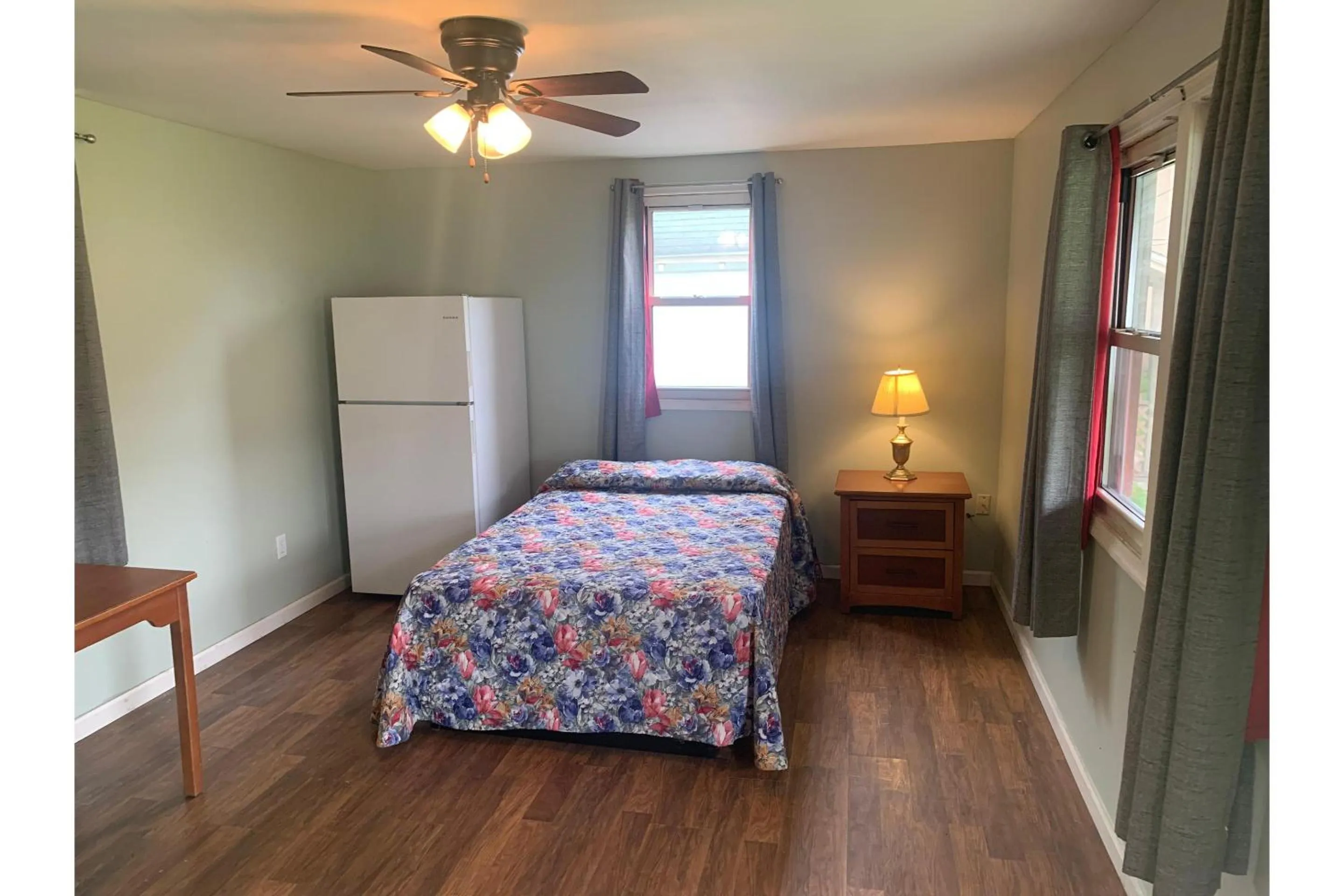 Bedroom, Bed in Werry's Cottages and Pub By OYO East Stroudsborg - Weekly Stays