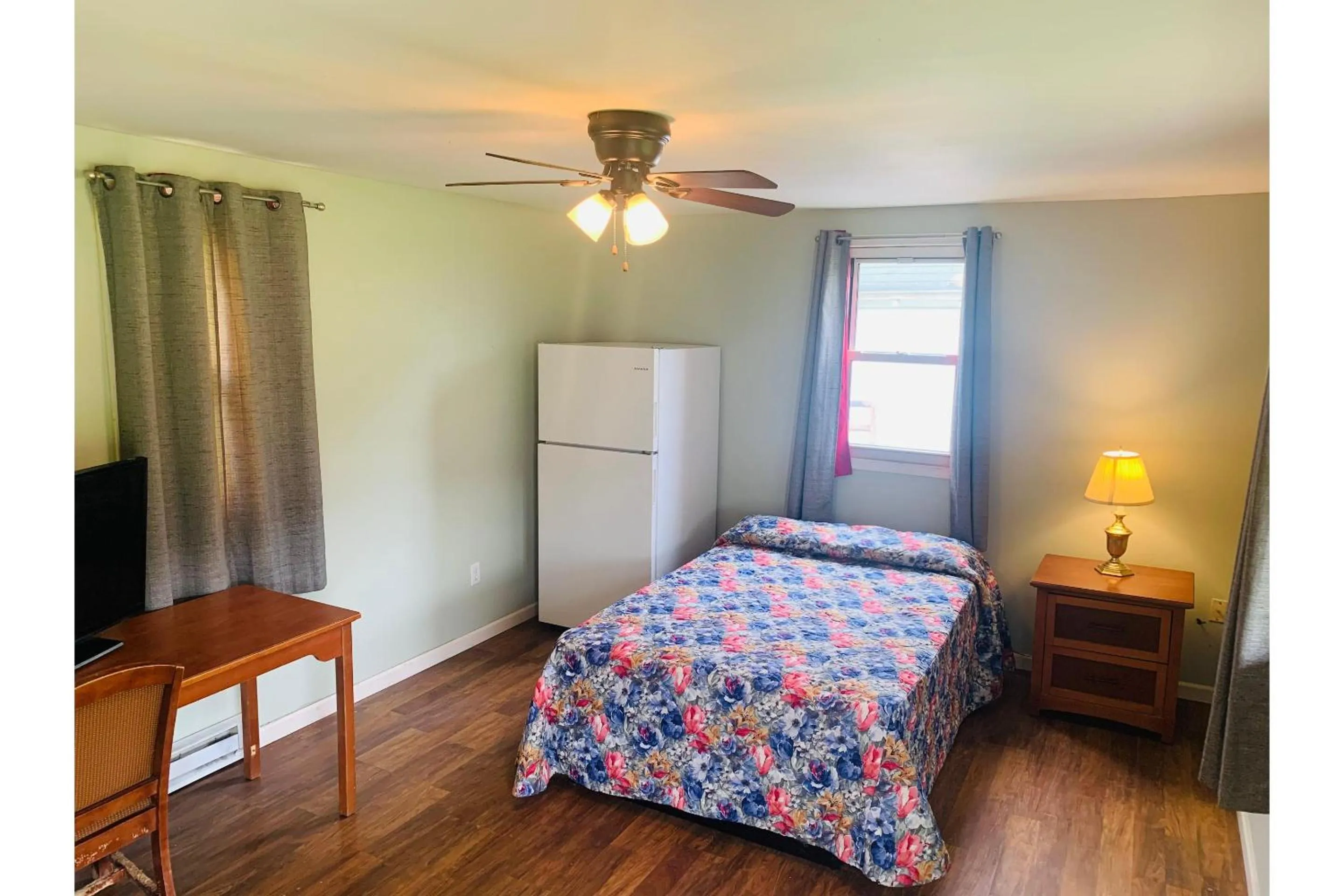 Bedroom, Bed in Werry's Cottages and Pub By OYO East Stroudsborg - Weekly Stays