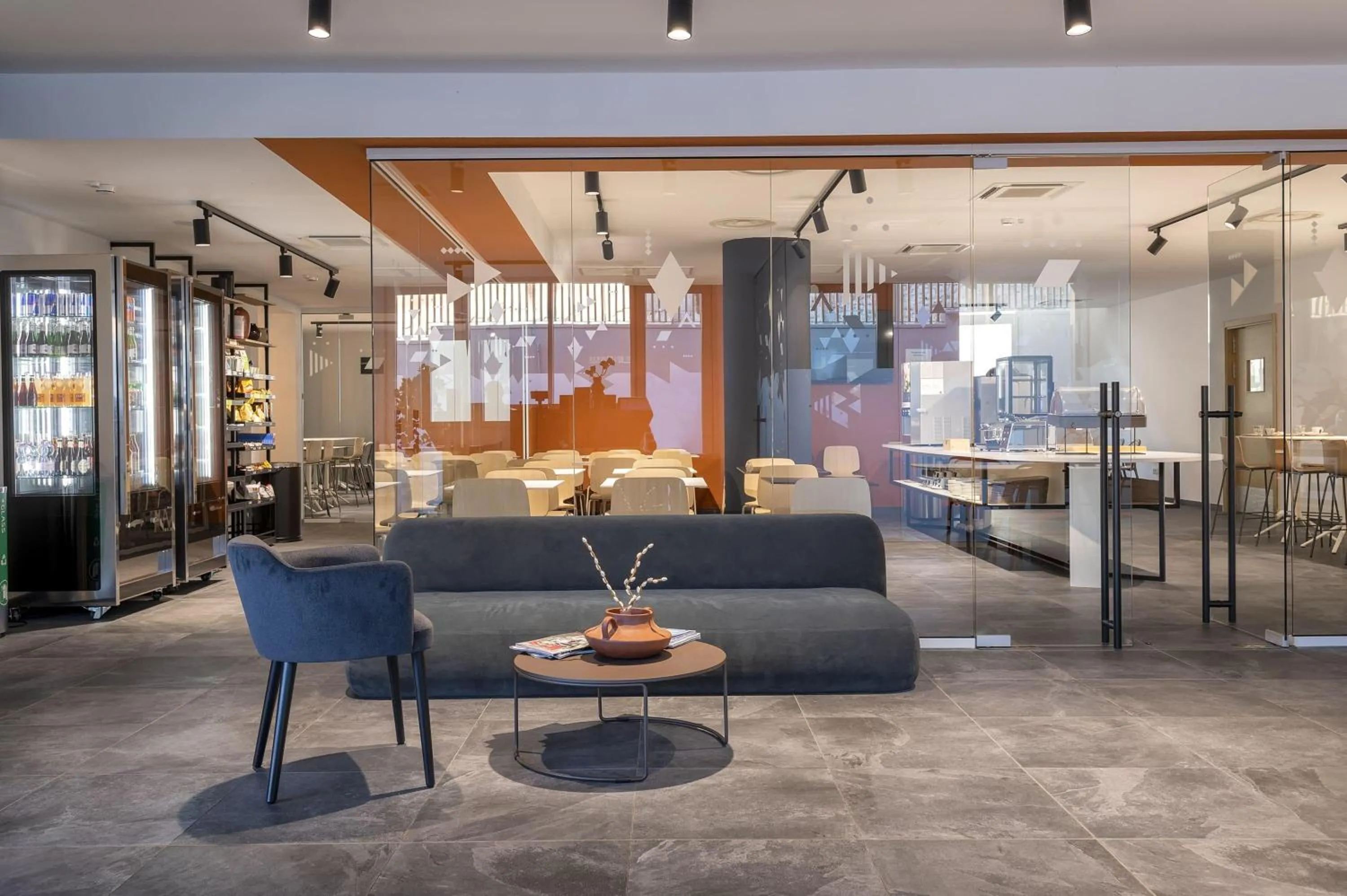 Lobby or reception in B&B HOTEL Sassari