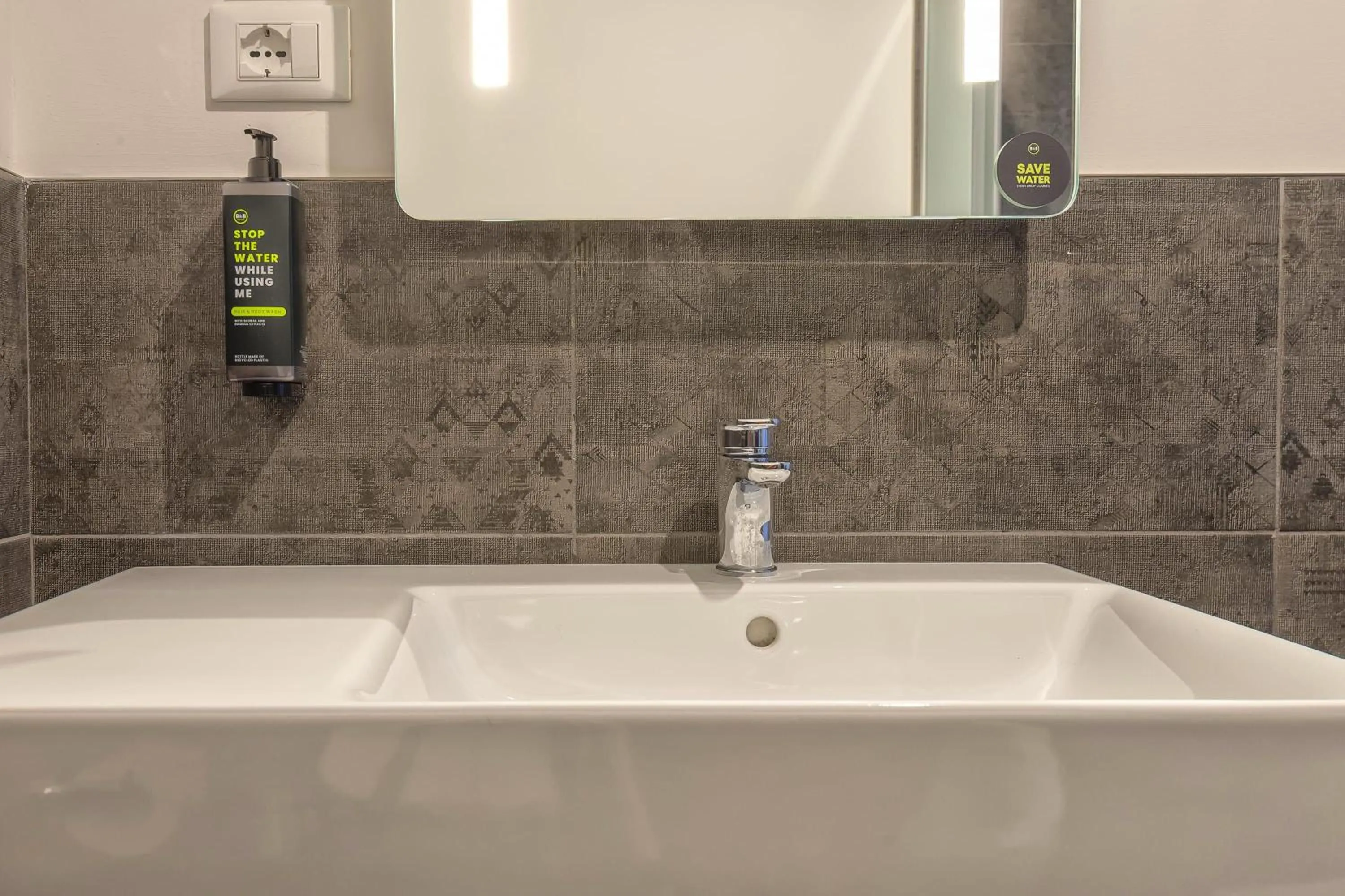 Photo of the whole room in B&B HOTEL Sassari