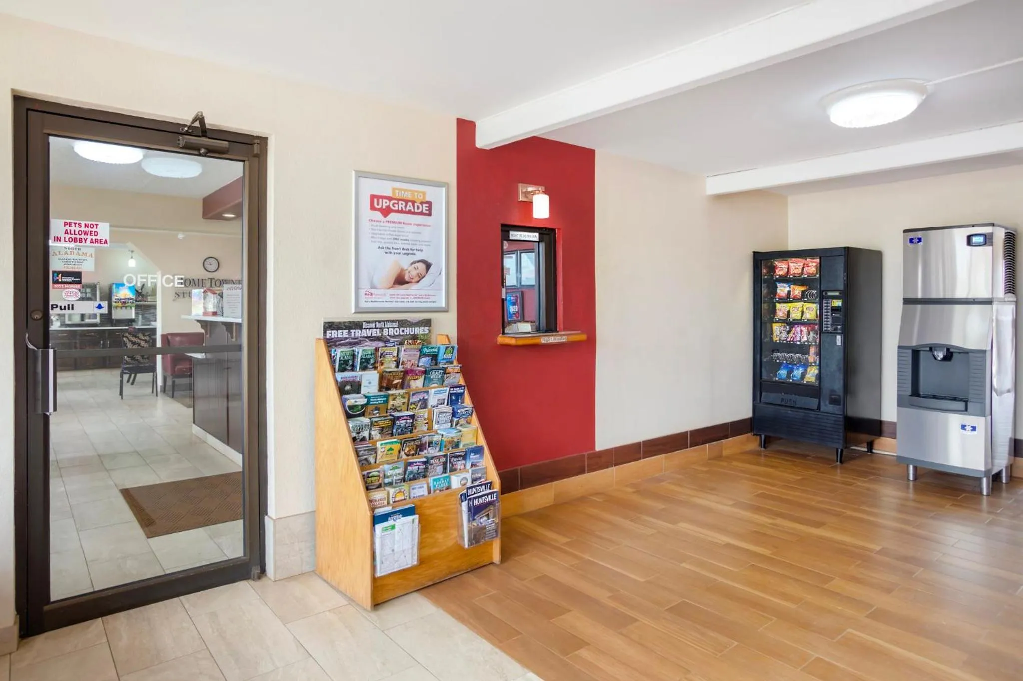 Other in HomeTowne Studios by Red Roof Huntsville - Madison