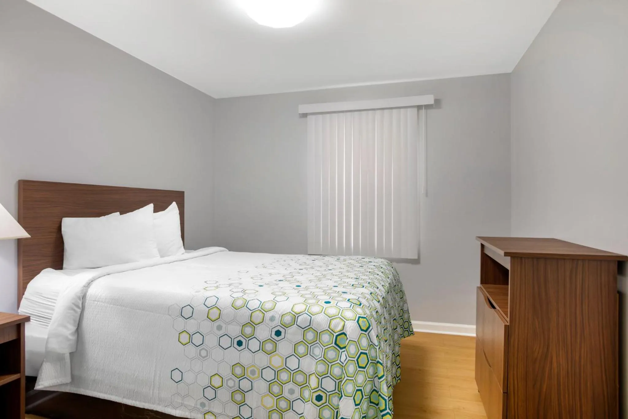 Photo of the whole room, Bed in HomeTowne Studios by Red Roof Huntsville - Madison