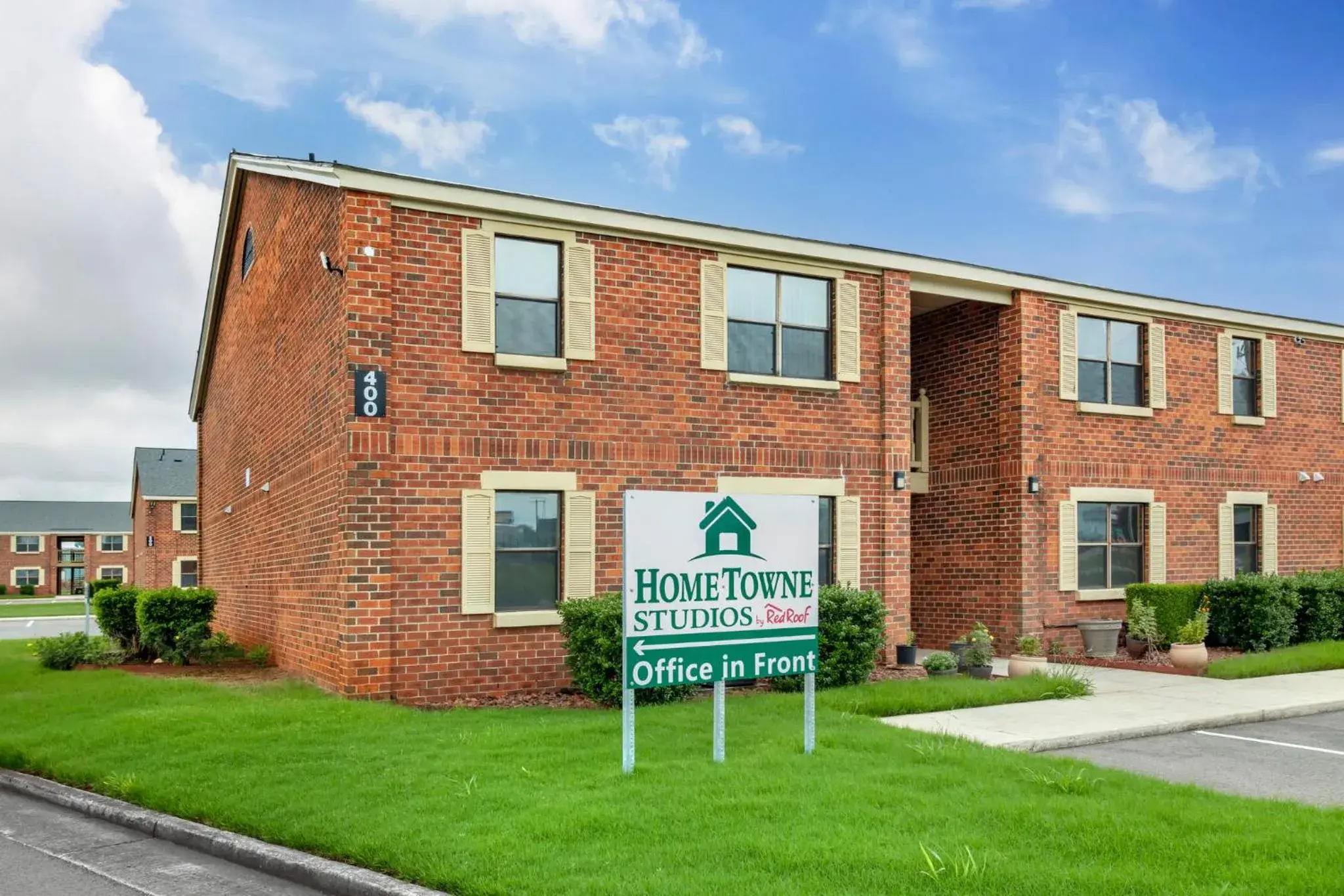 HomeTowne Studios by Red Roof Huntsville - Madison HomeTowne Studios by Red Roof Huntsville - Madison