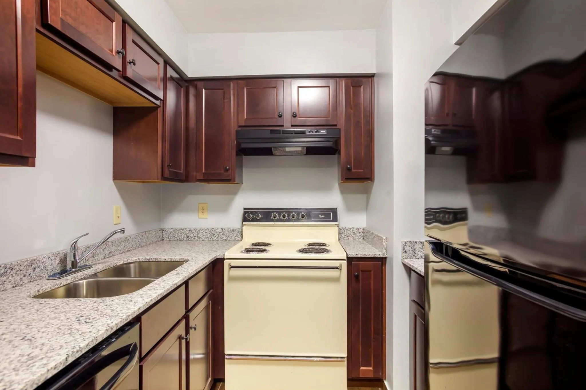 Photo of the whole room in HomeTowne Studios by Red Roof Huntsville - Madison