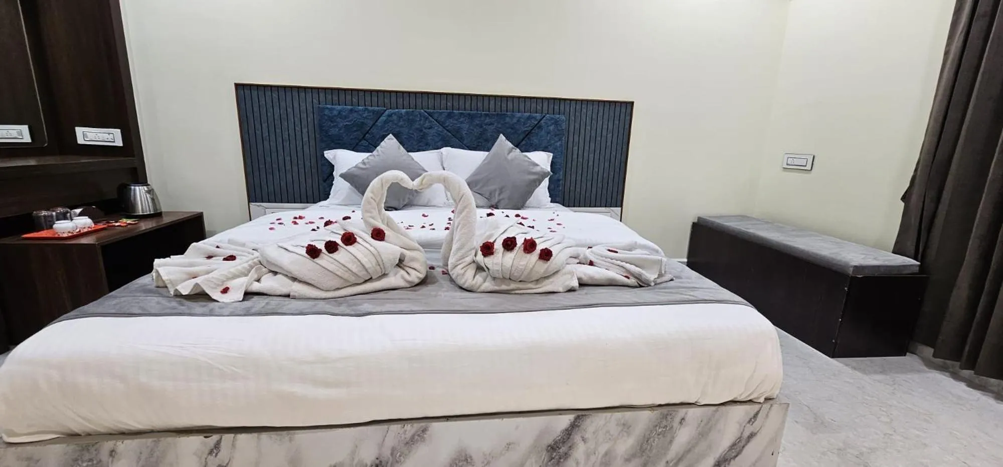 Bedroom, Bed in Jai Raja's Tower