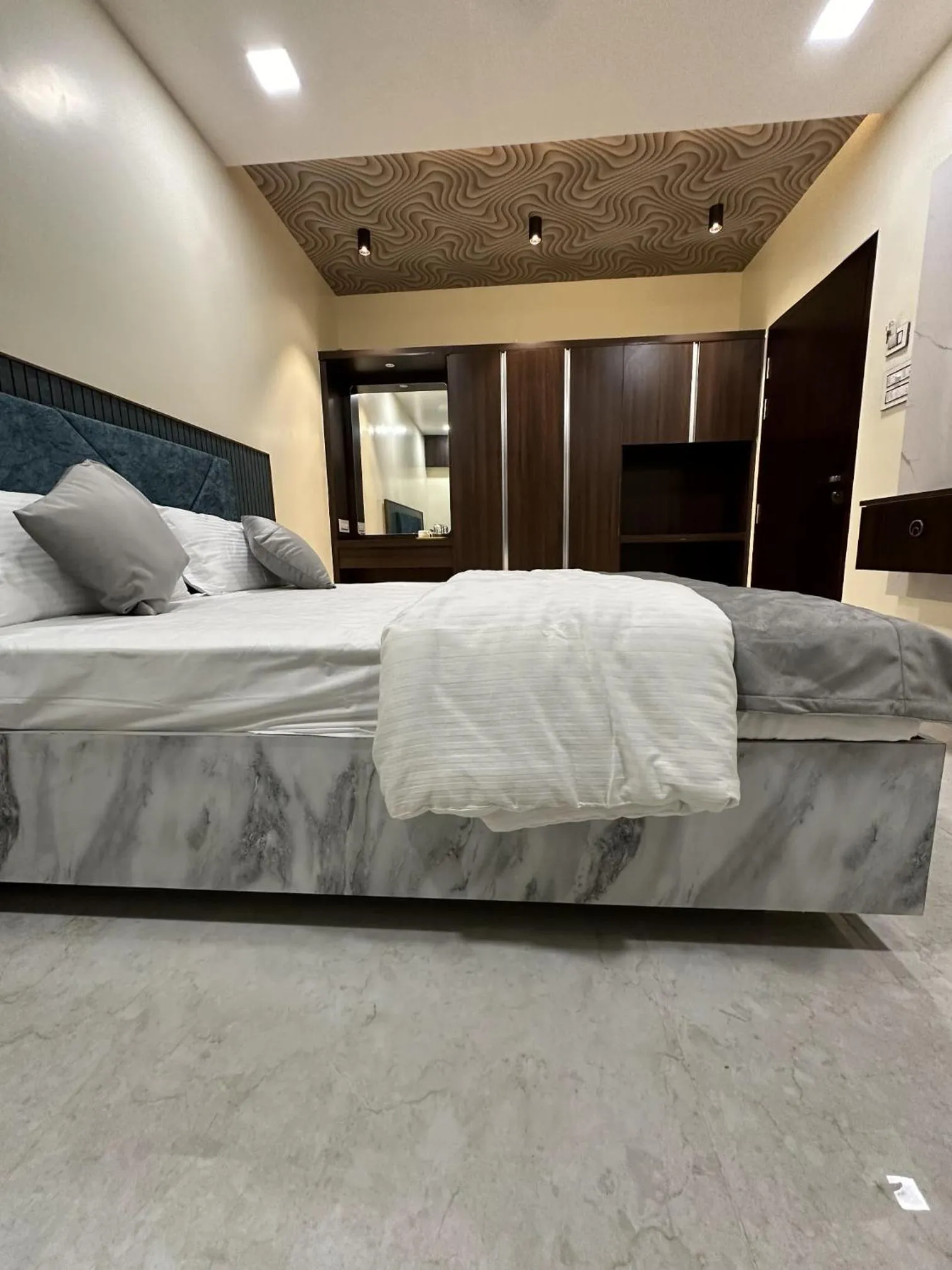 Photo of the whole room, Bed in Jai Raja's Tower