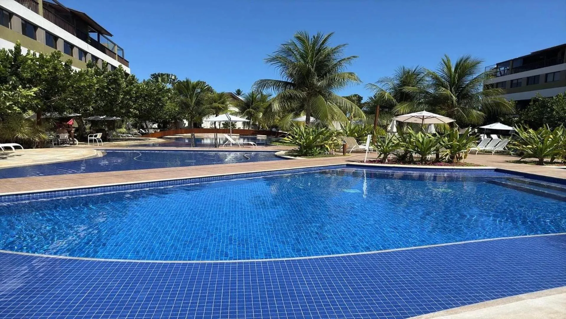 Swimming pool in Malawi Beach Resort - Flat SKY