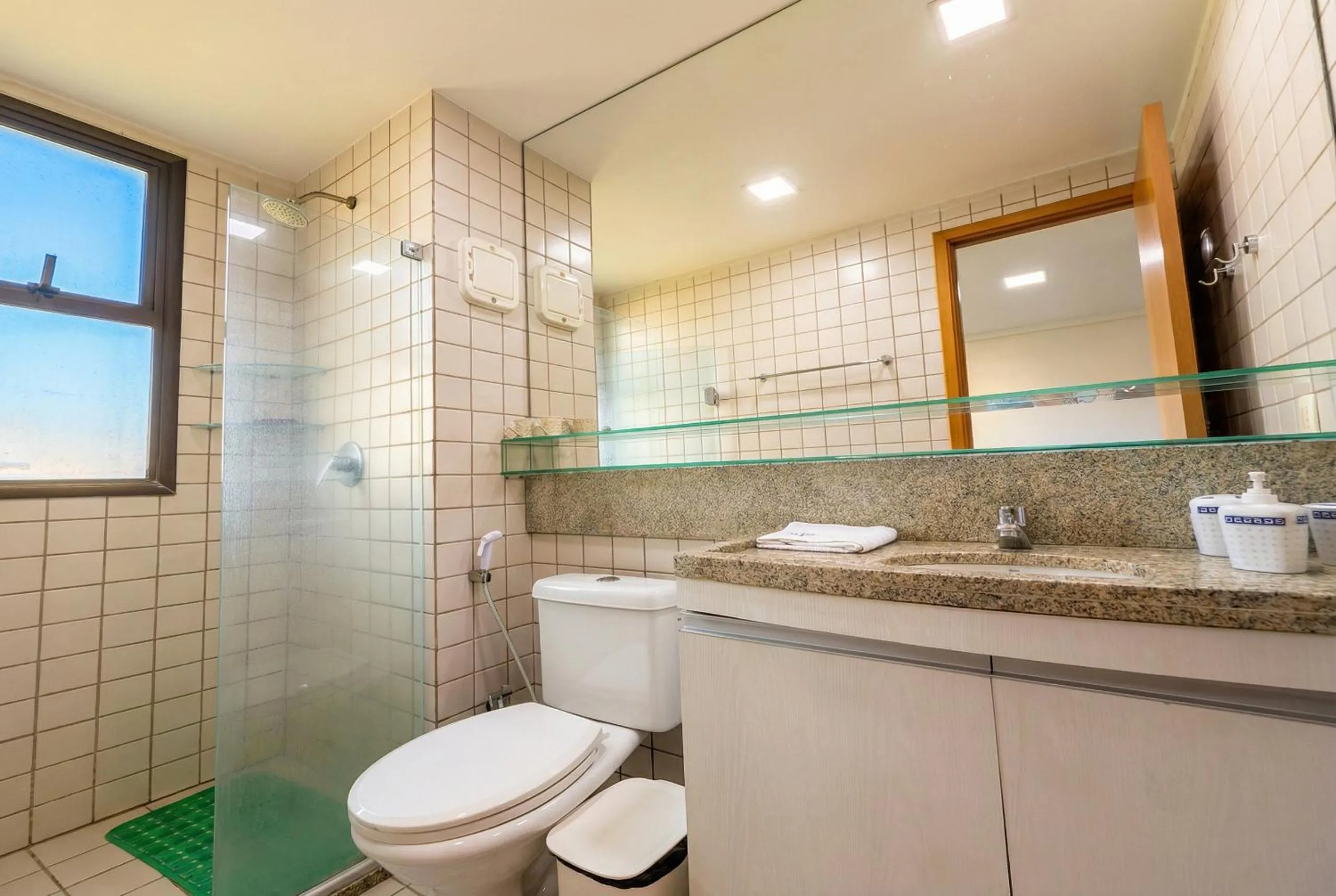 Toilet in Malawi Beach Resort - Flat SKY