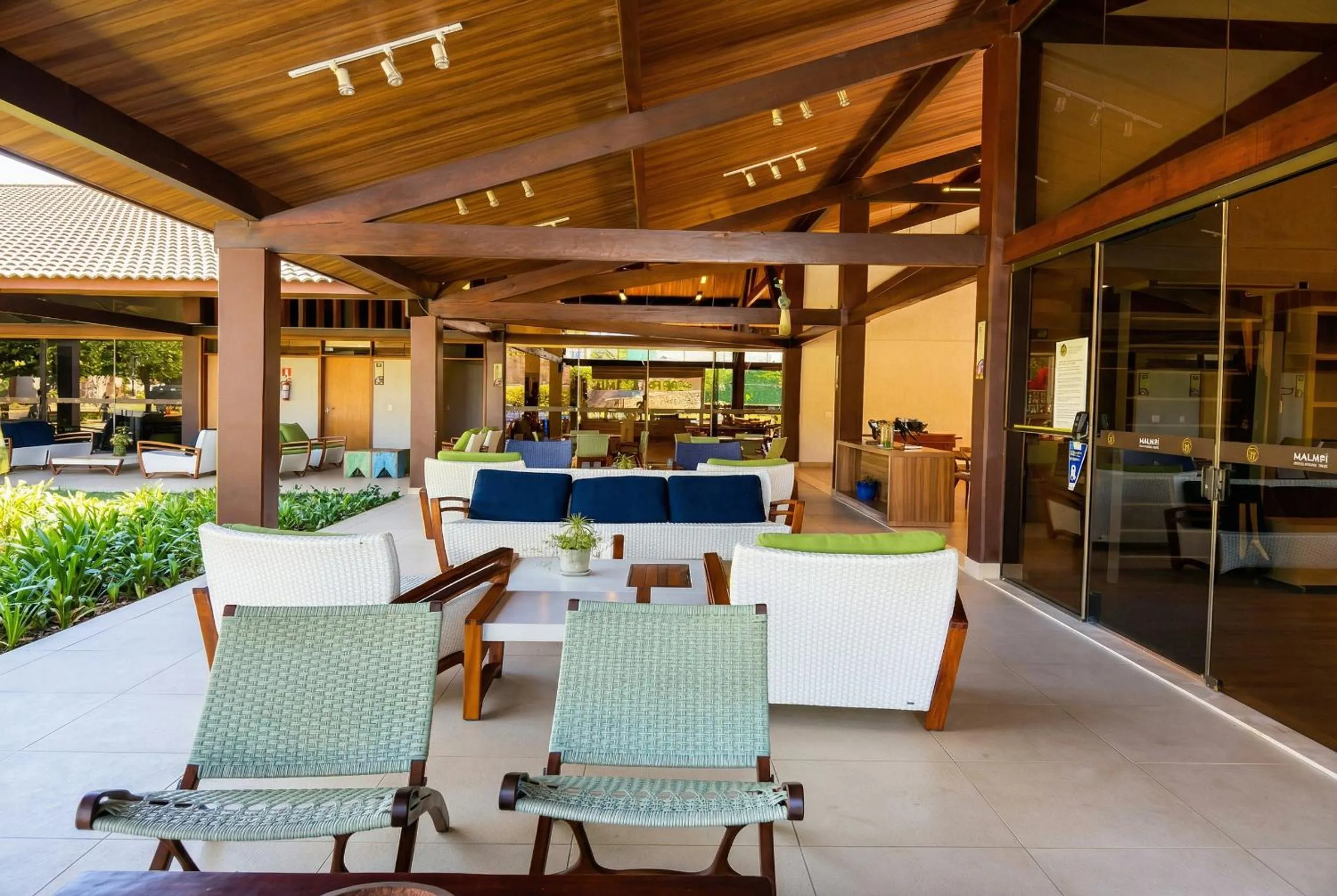 Entertainment in Malawi Beach Resort - Flat SKY