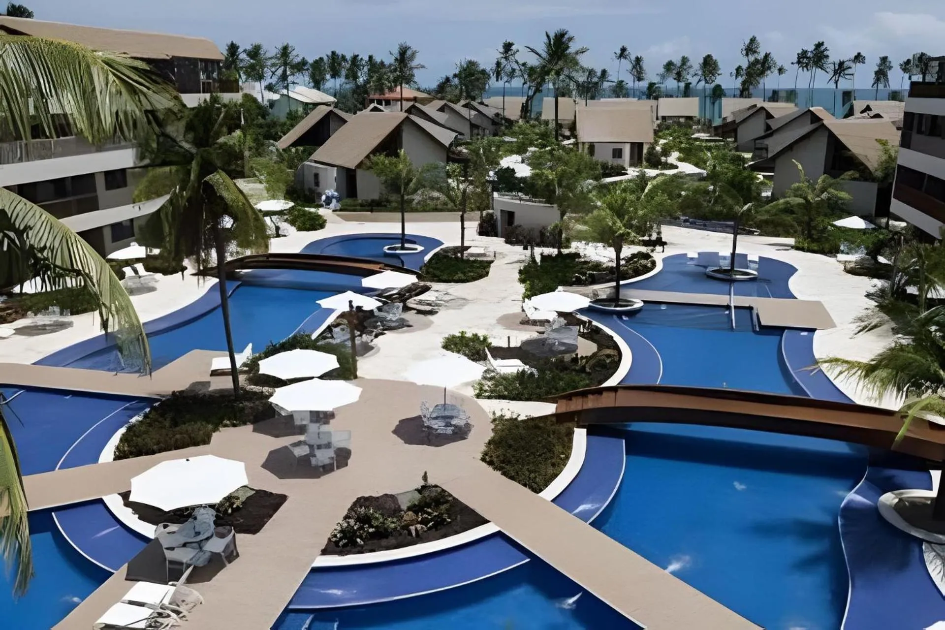 Swimming pool in Malawi Beach Resort - Flat SKY