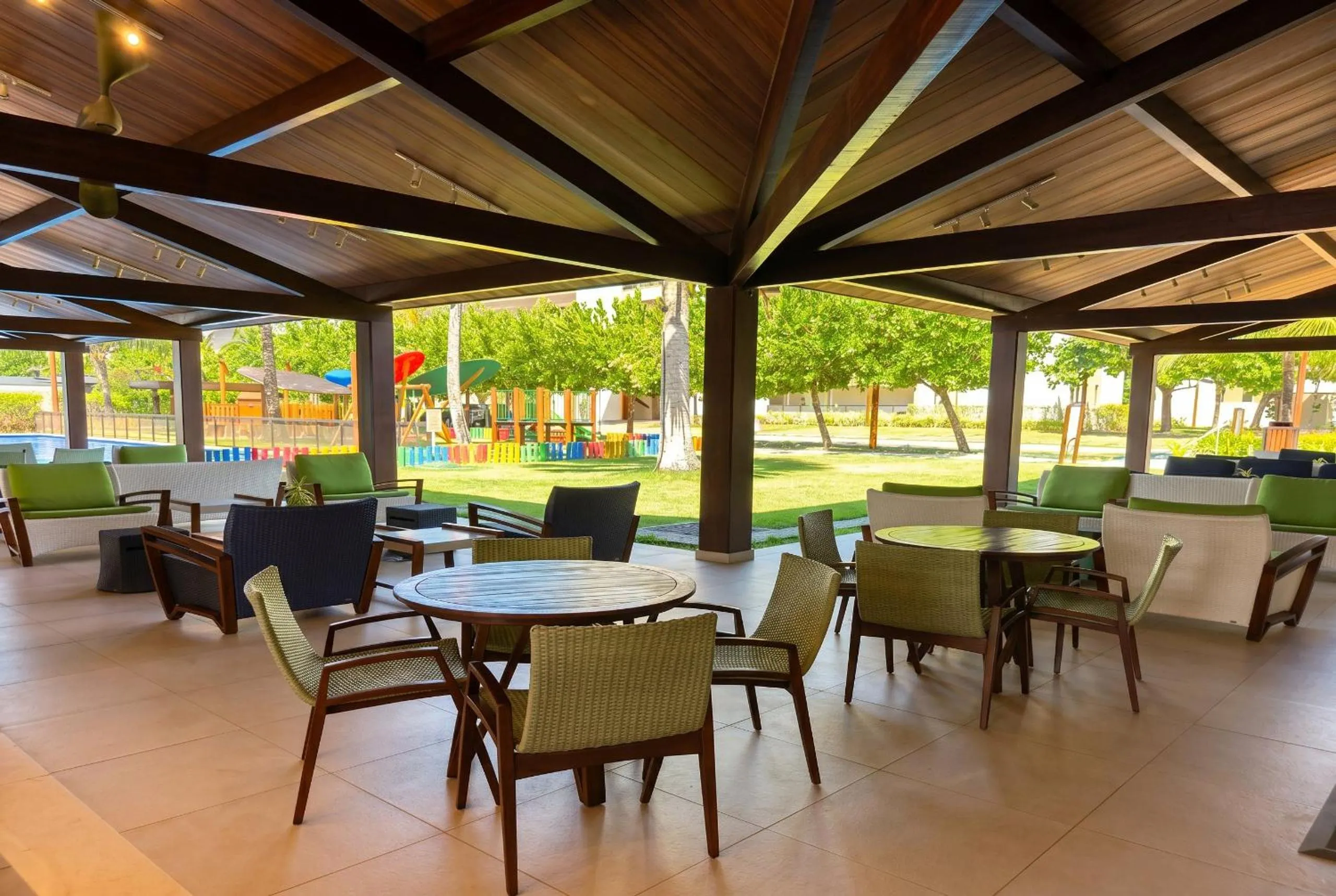 Entertainment in Malawi Beach Resort - Flat SKY