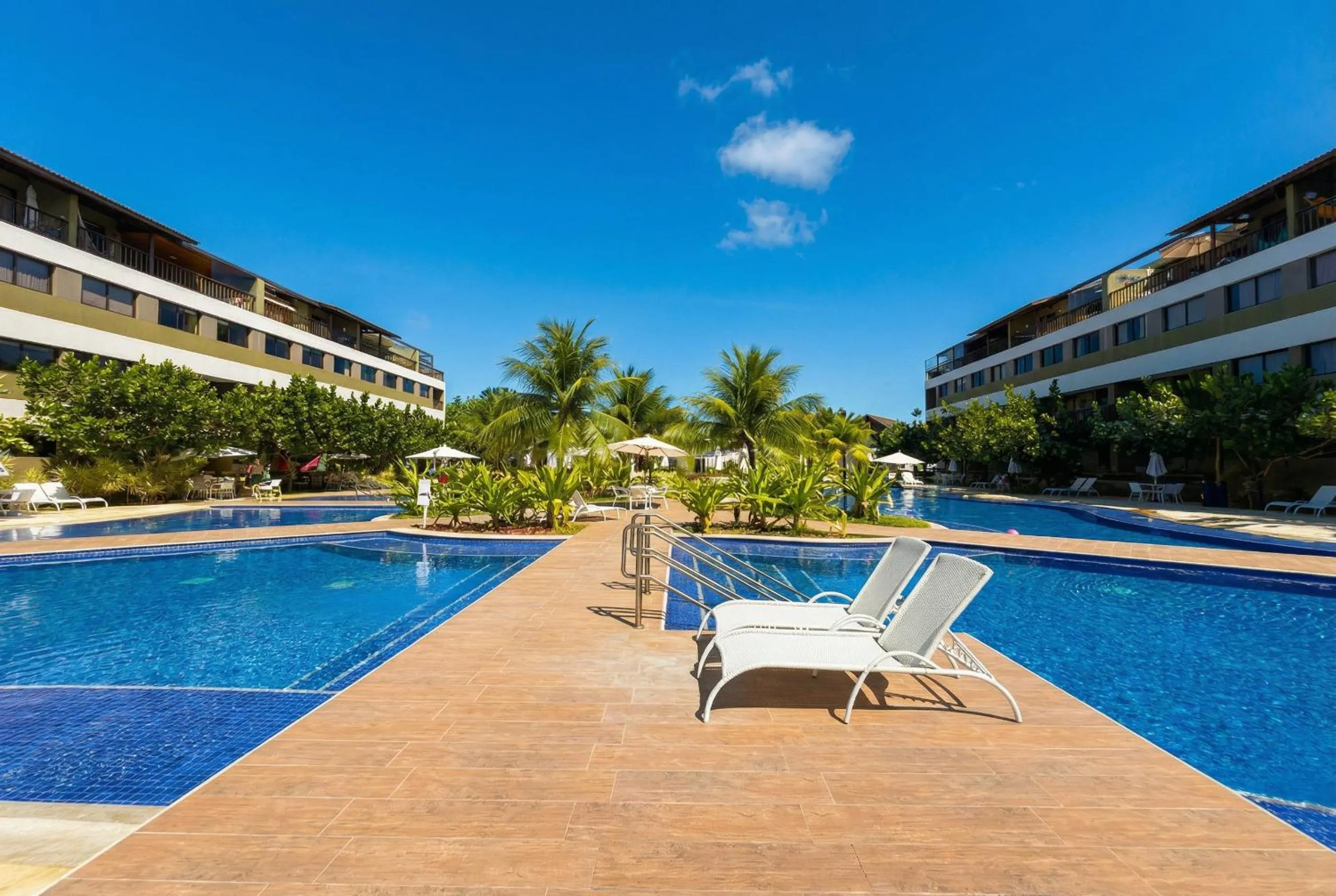 Pool view in Malawi Beach Resort - Flat SKY