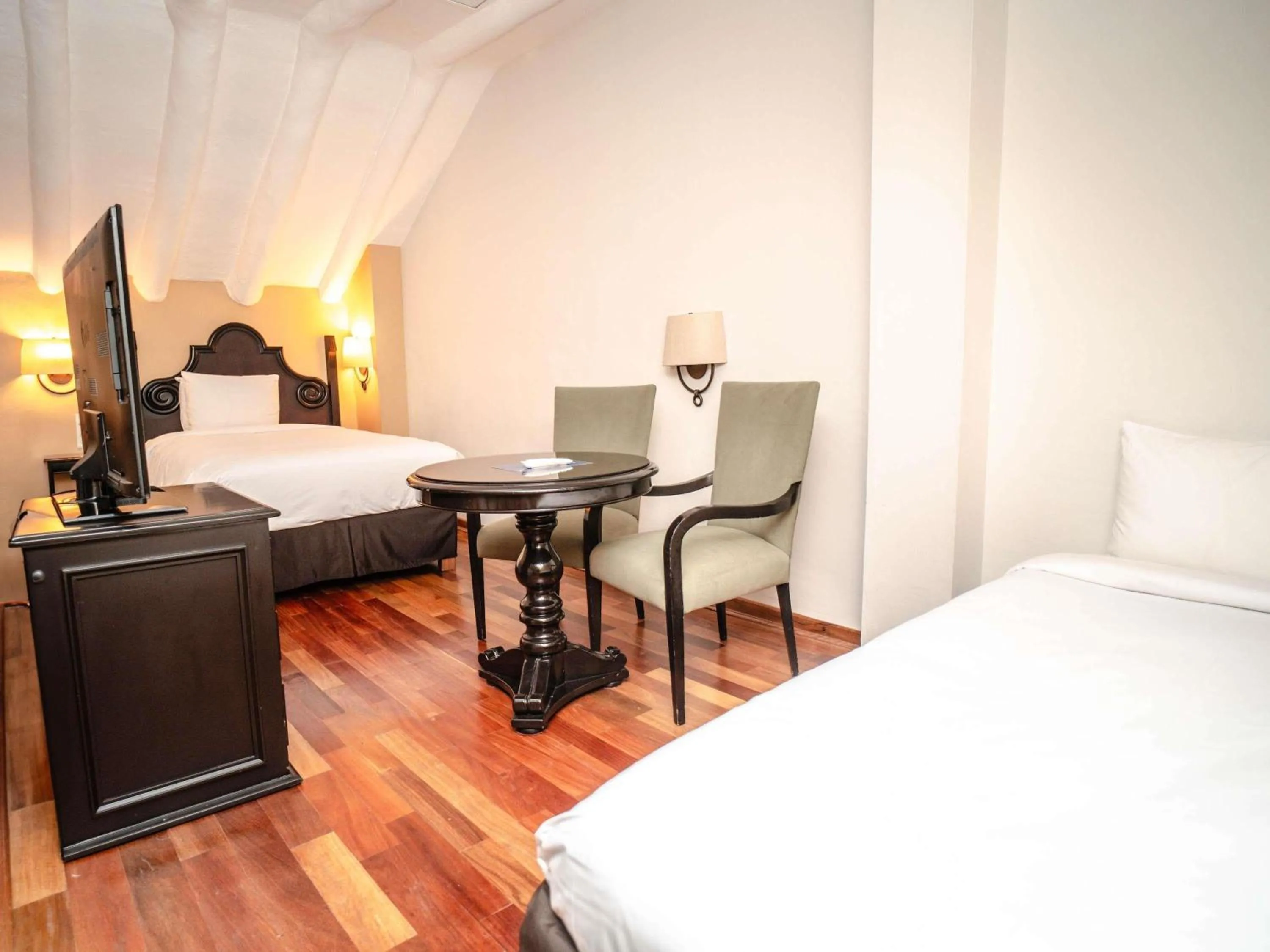 Bedroom, Bed in Novotel Cusco