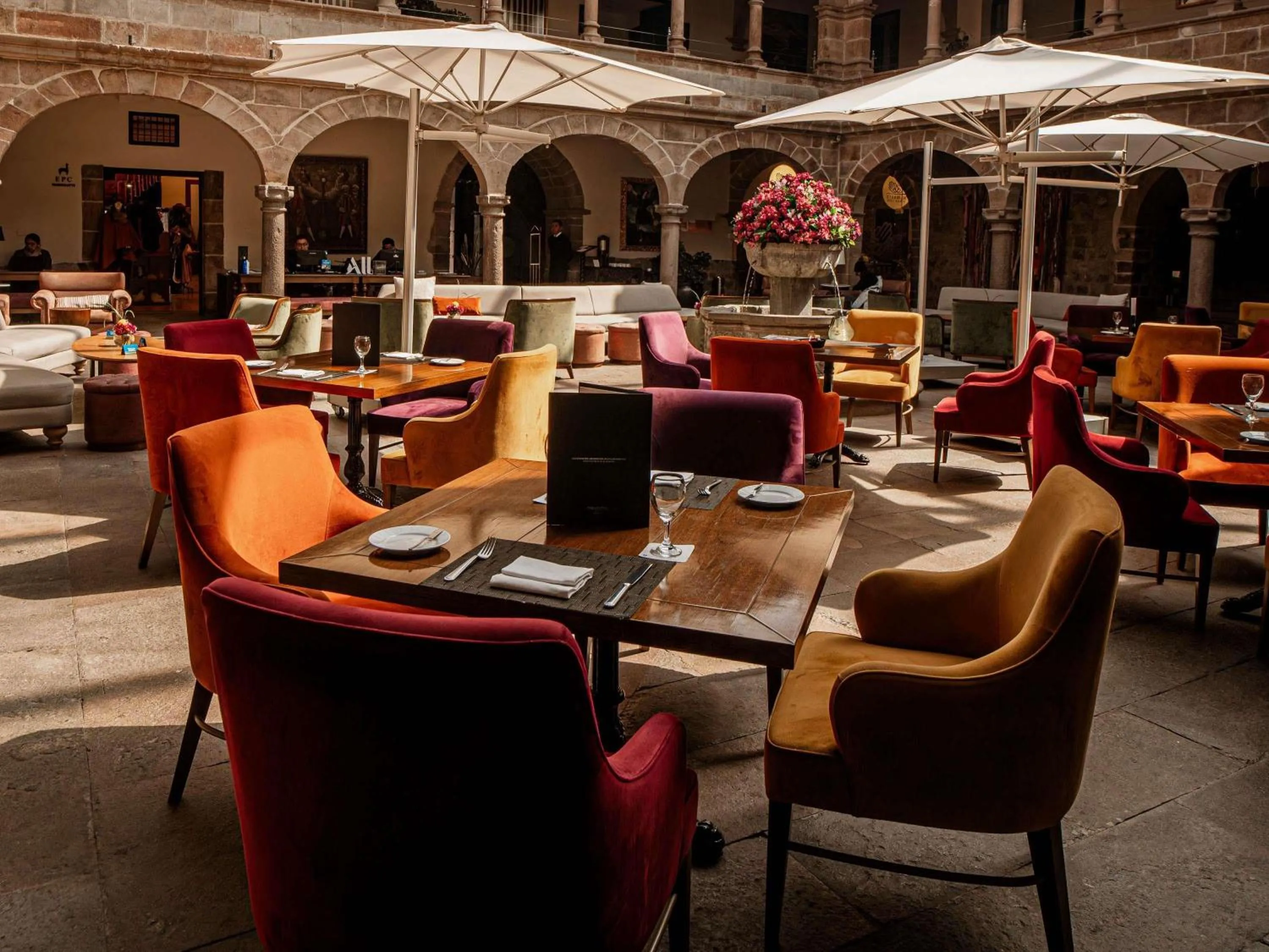 Lounge or bar in Novotel Cusco