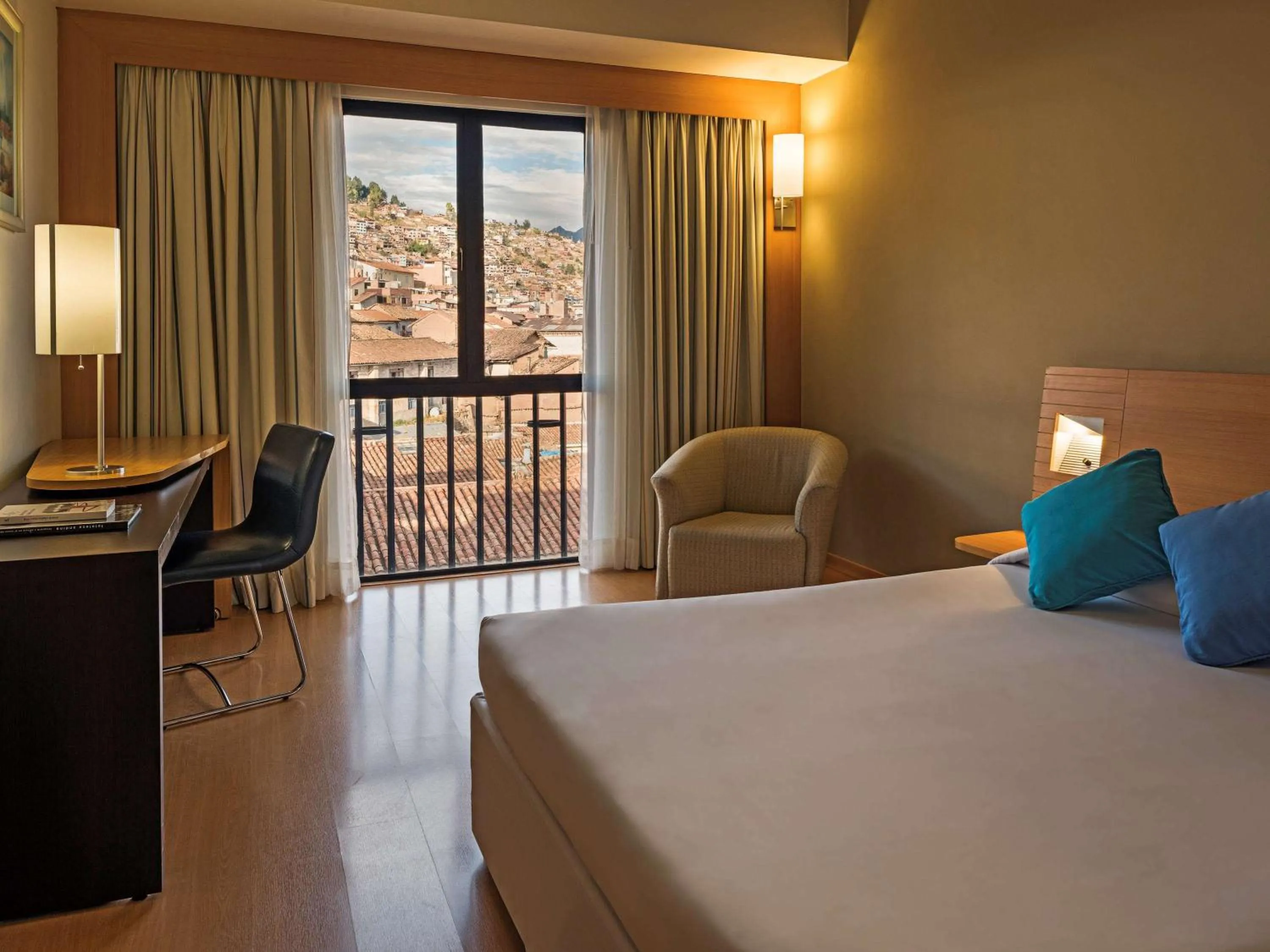 Photo of the whole room, Bed in Novotel Cusco