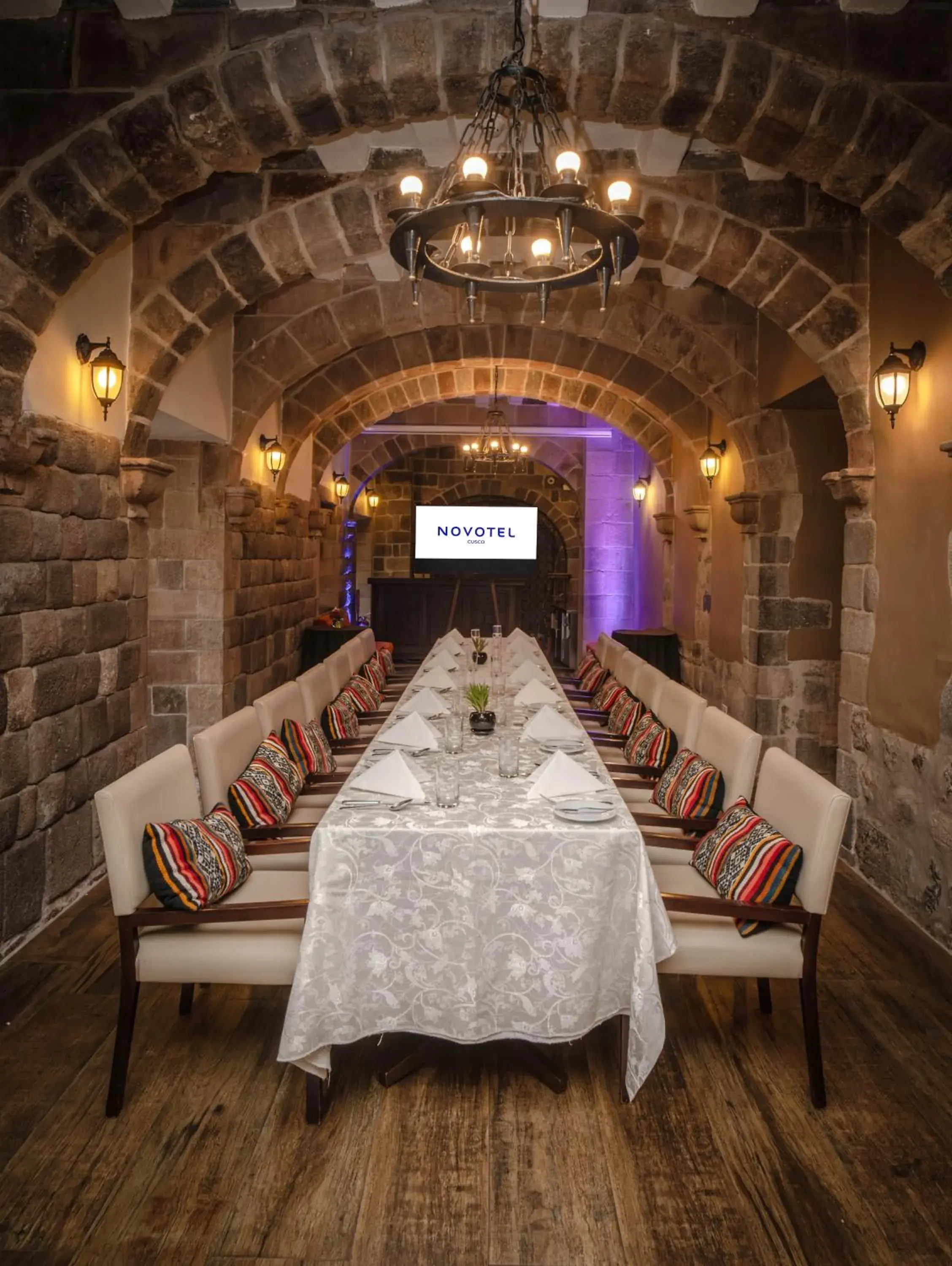 Restaurant/places to eat, Bed in Novotel Cusco Restaurant/places to eat, Bed in Novotel Cusco