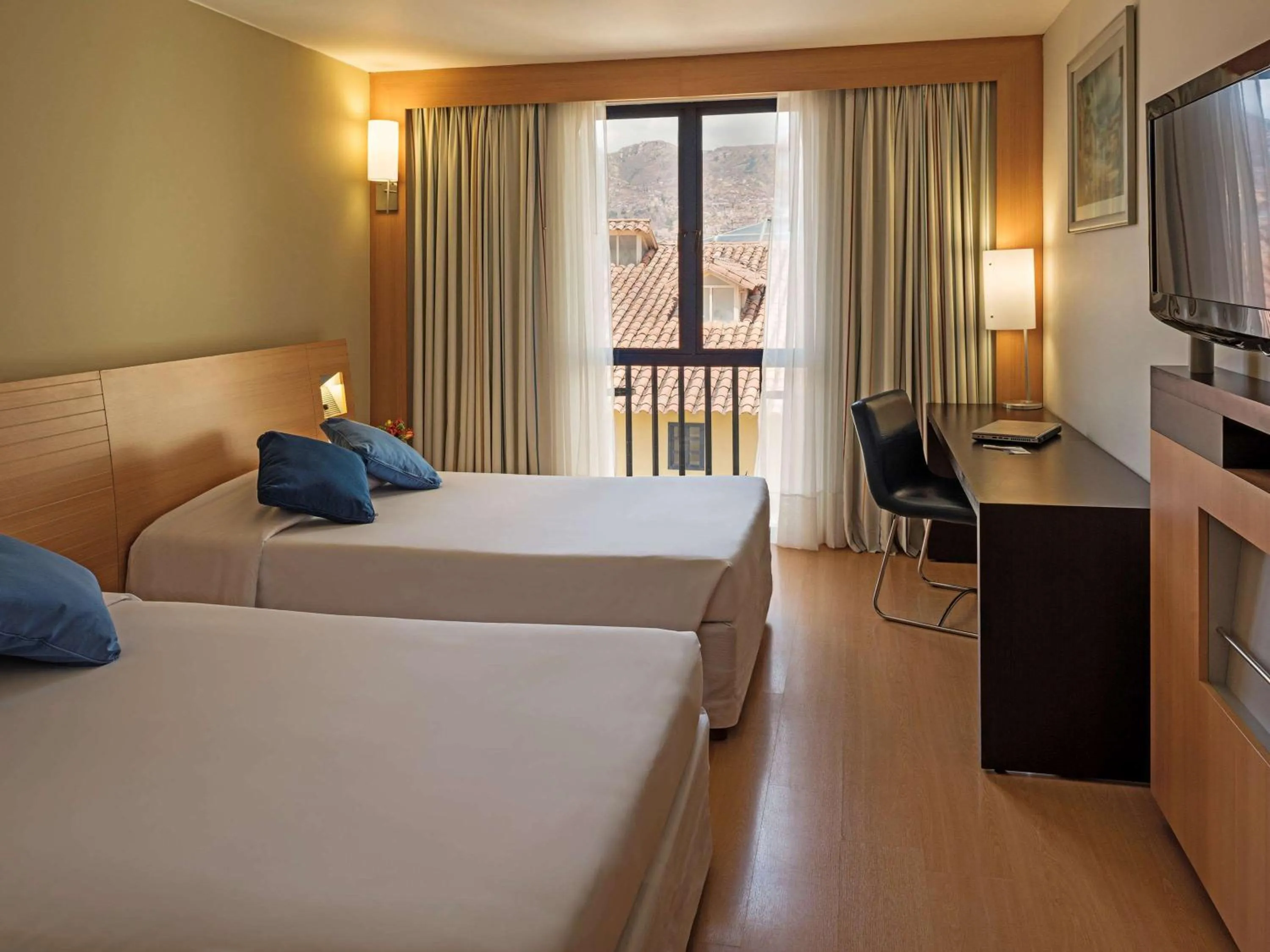 Photo of the whole room, Bed in Novotel Cusco