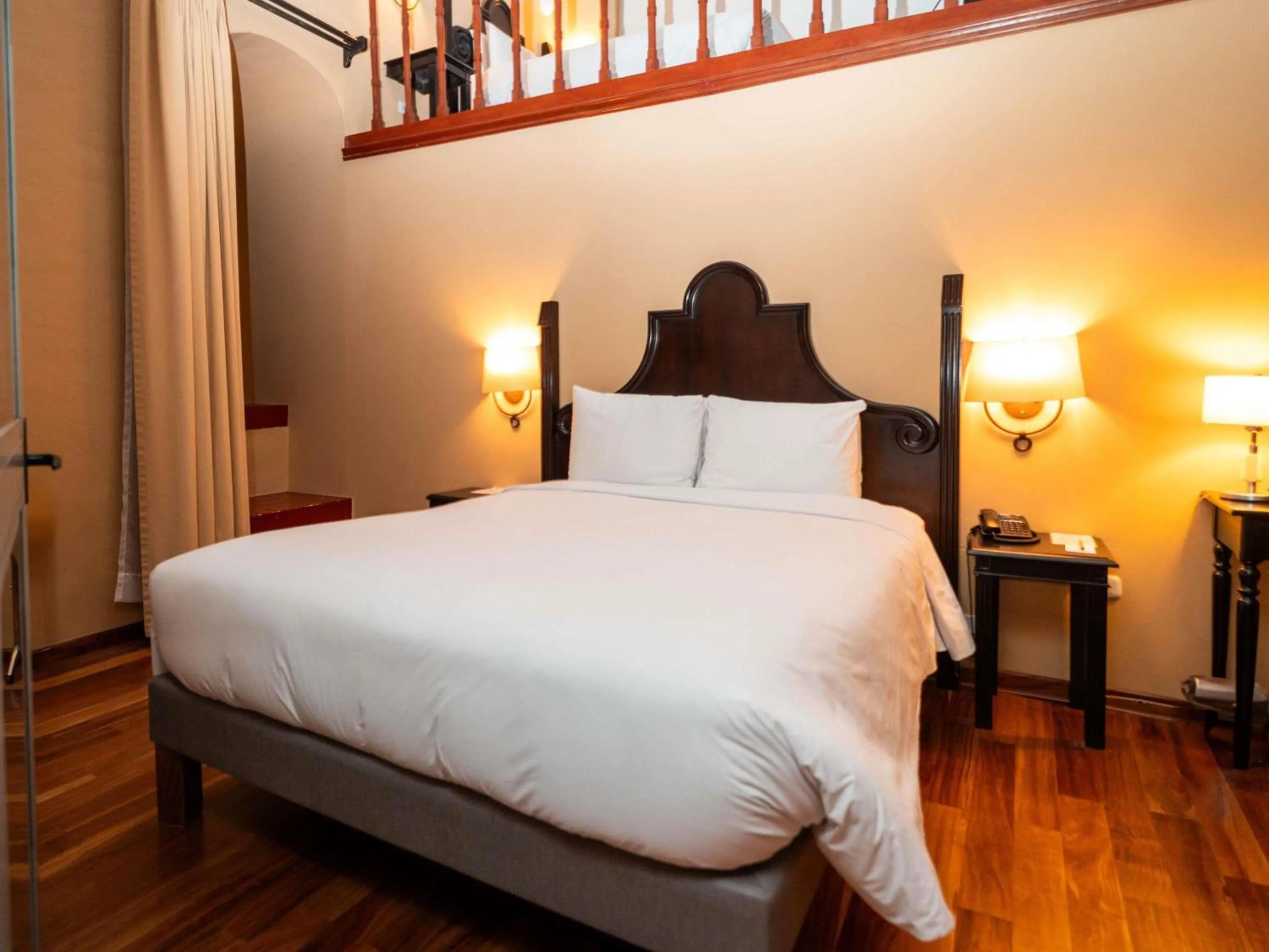 Bedroom, Bed in Novotel Cusco