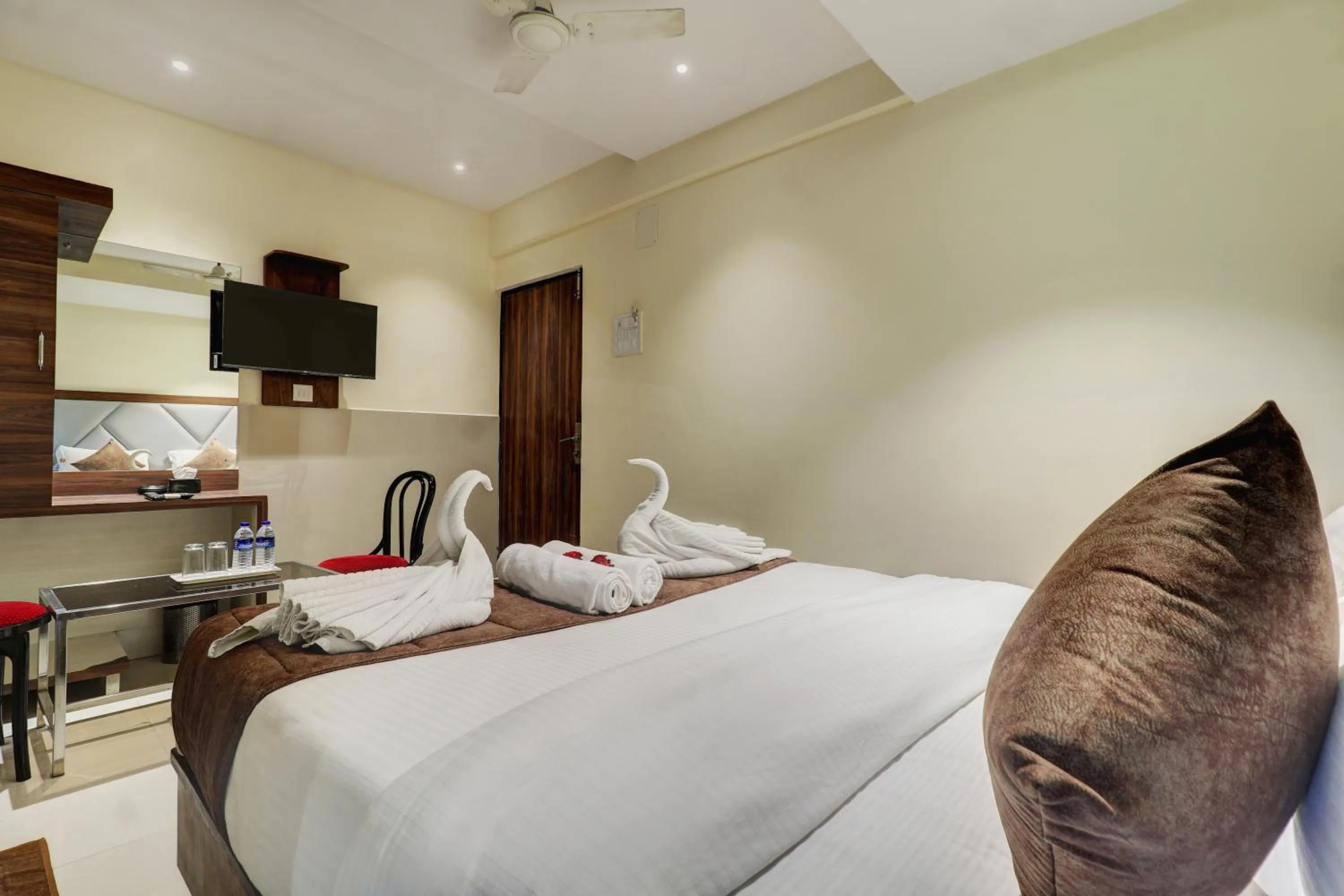 TV and multimedia, Bed in New Parimeet Residency