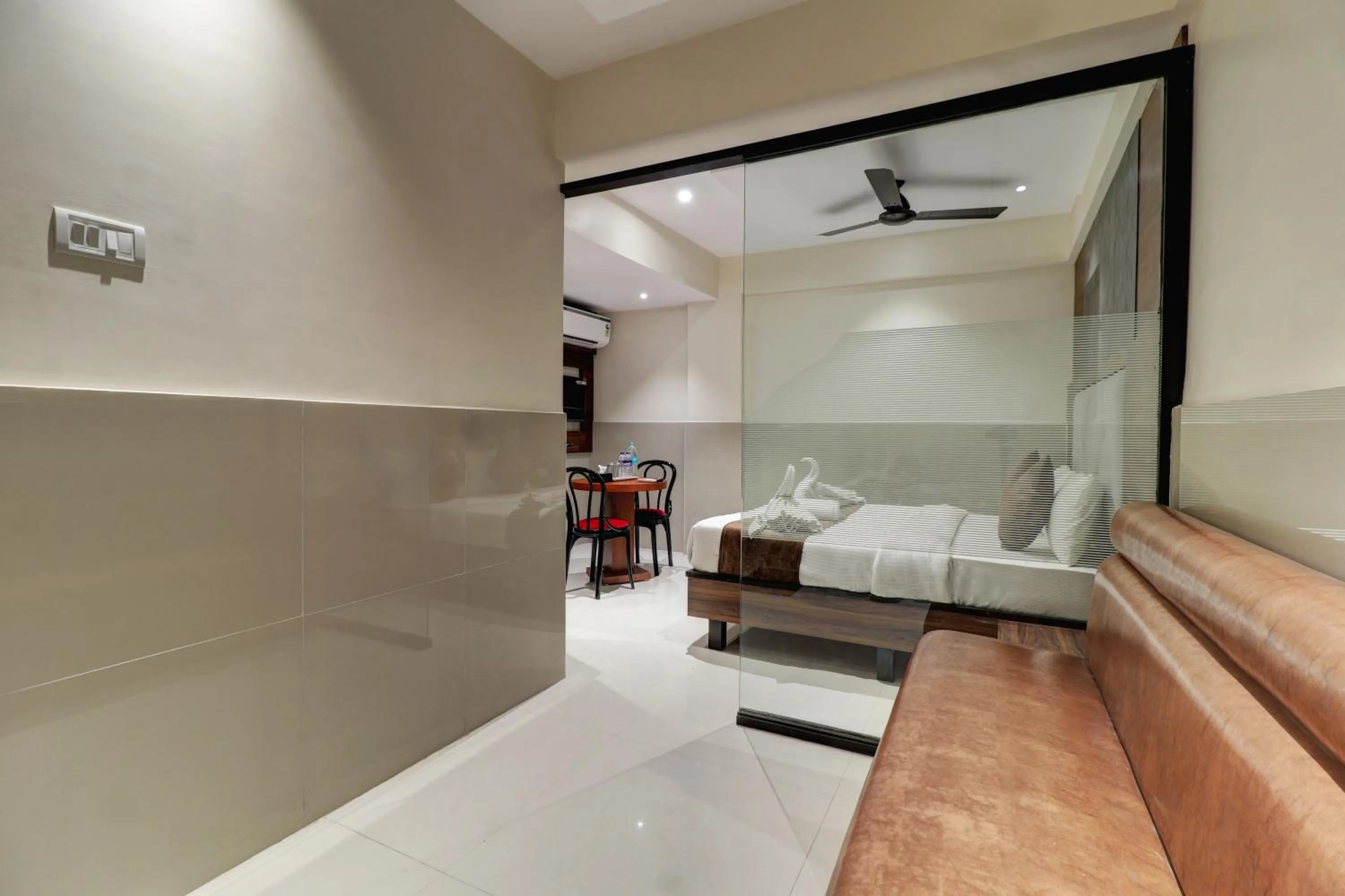 Bed in New Parimeet Residency