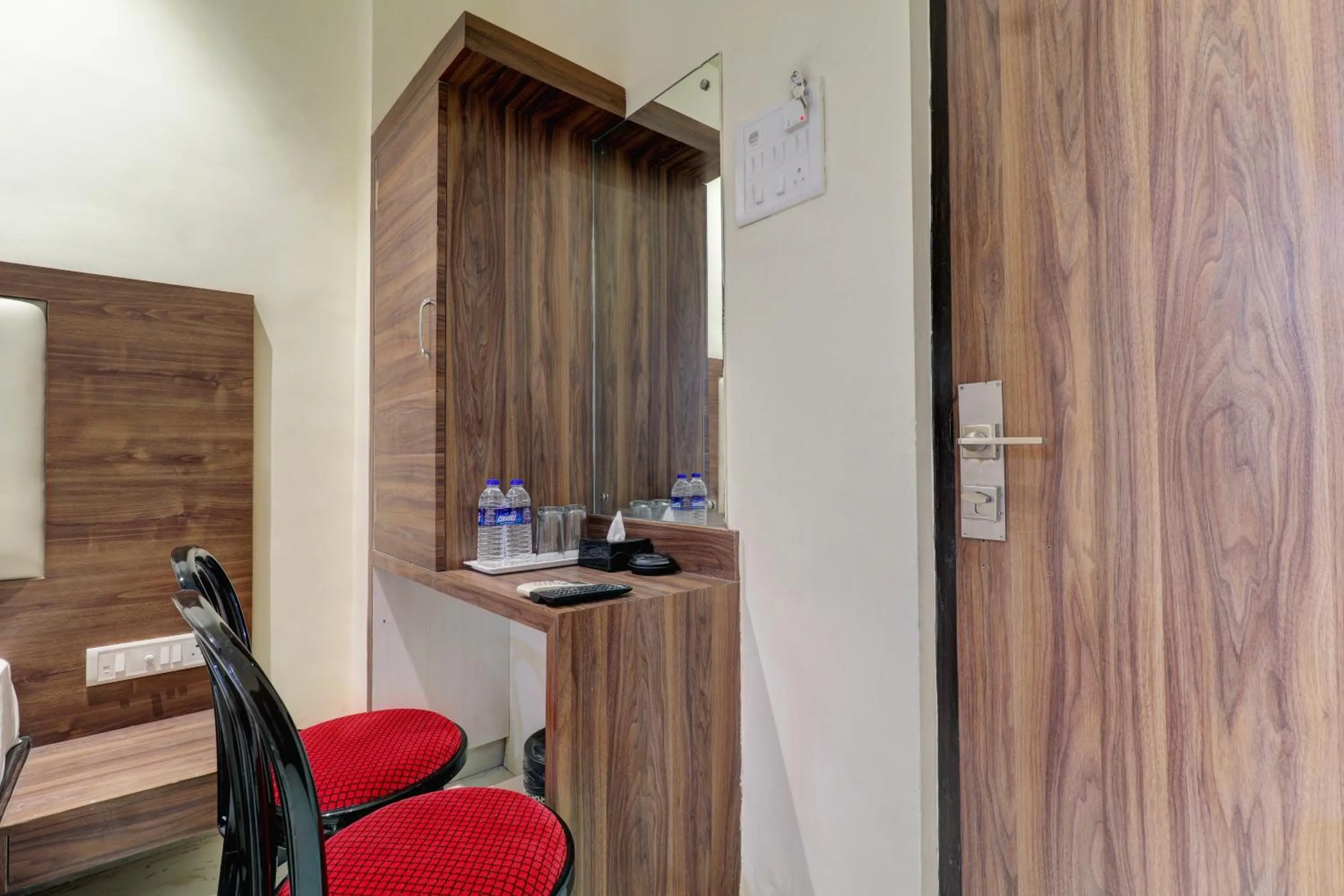 Bed in New Parimeet Residency