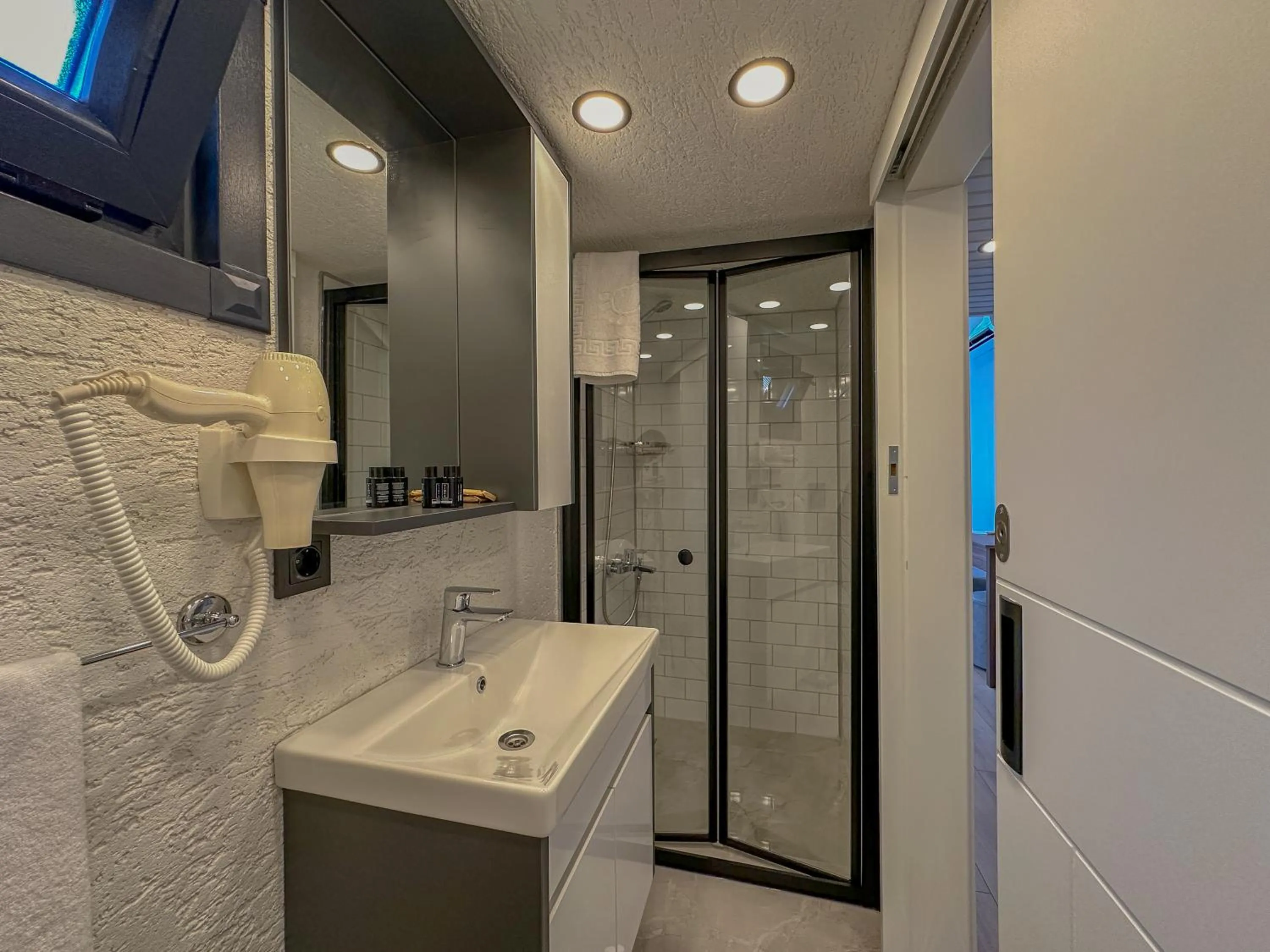 Shower in Baronet Tiny House Butik Otel