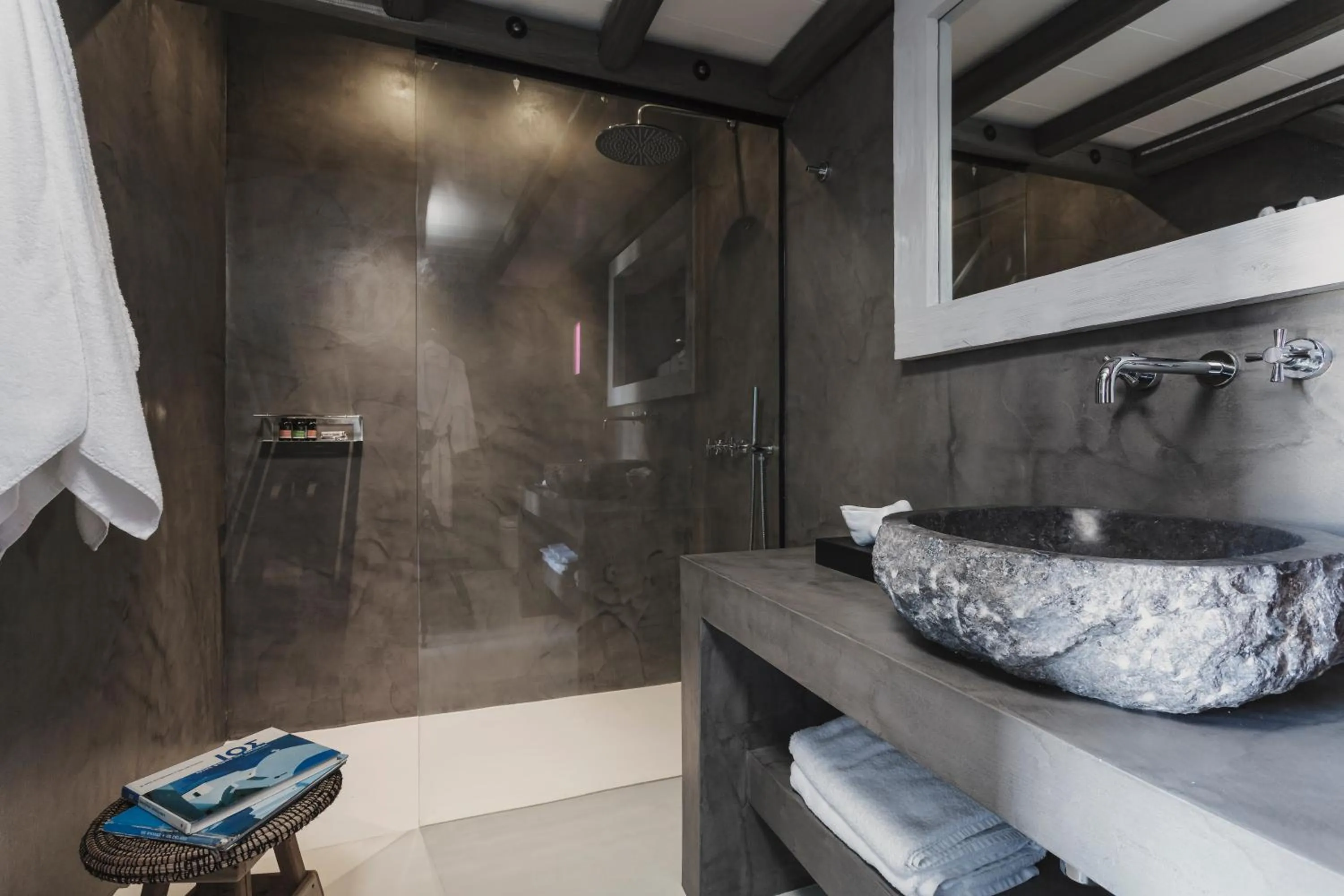 Bathroom in Liostasi