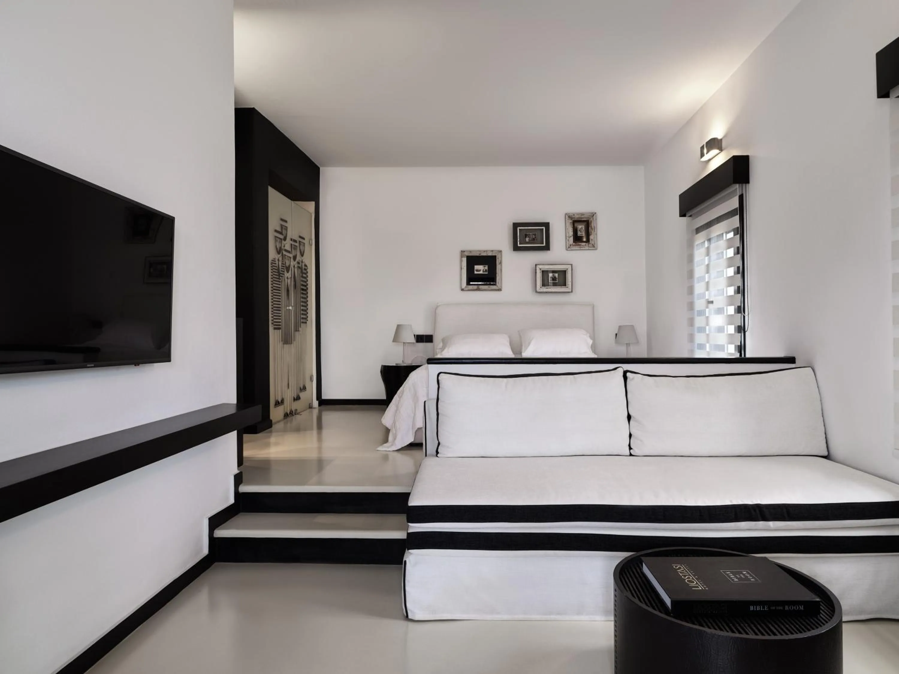 Seating area, Bed in Liostasi