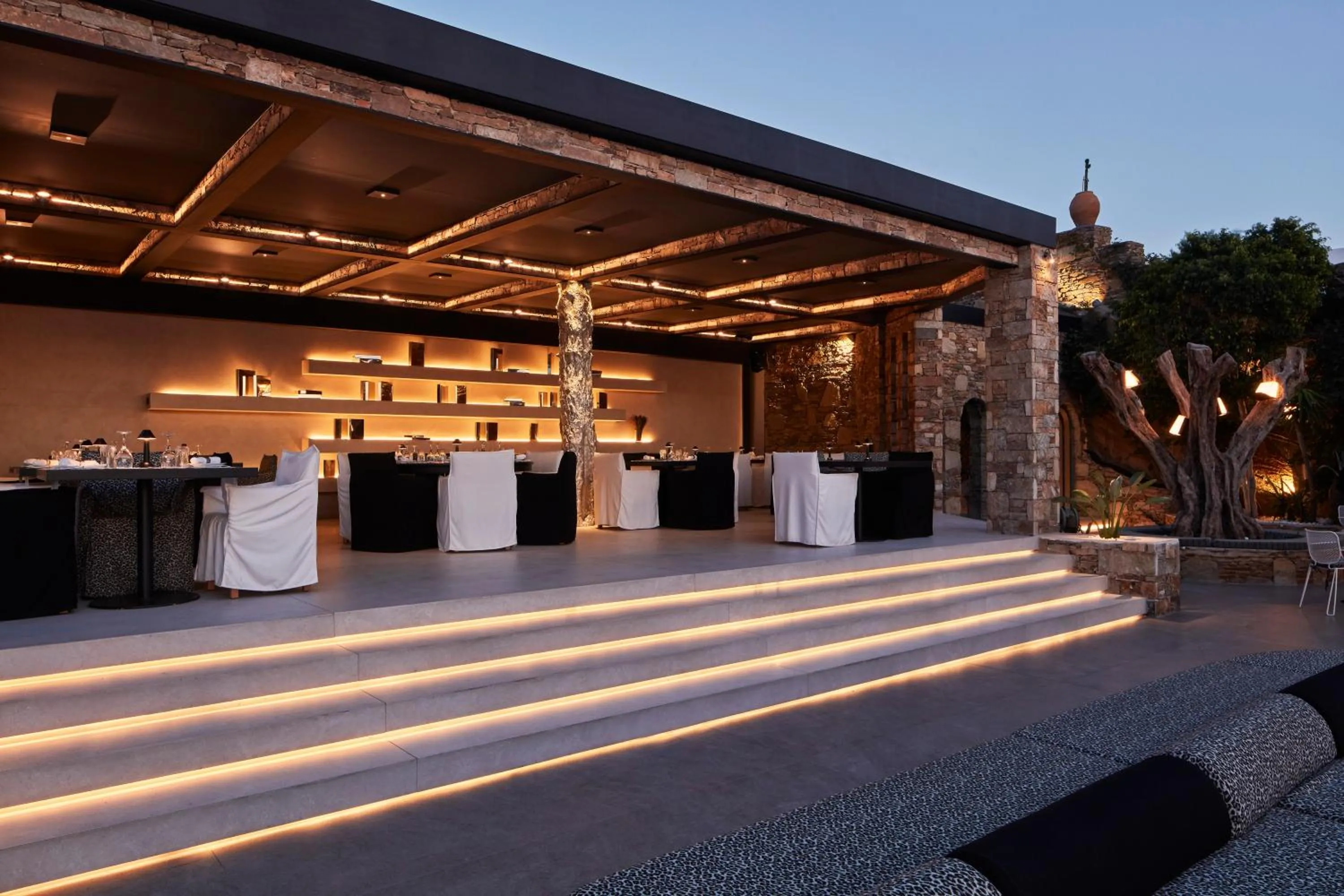 Property building in Liostasi