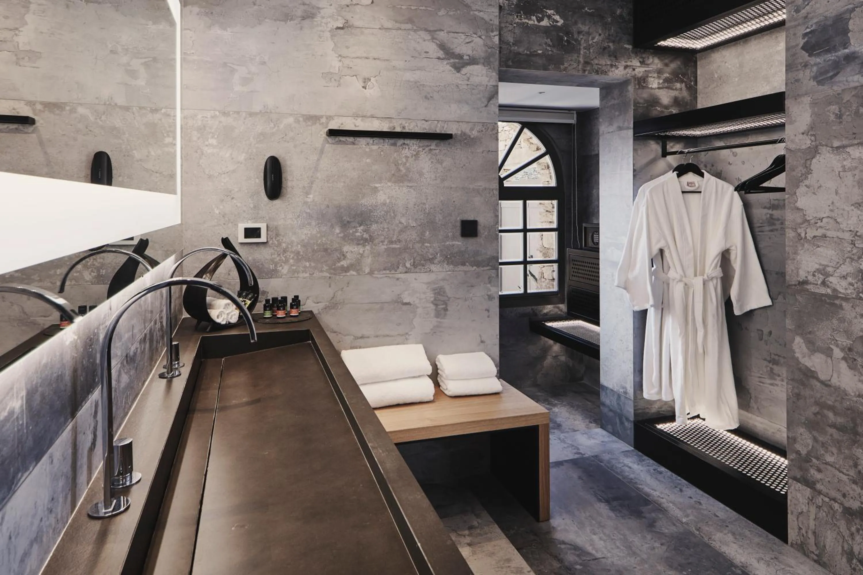 Bathroom in Liostasi