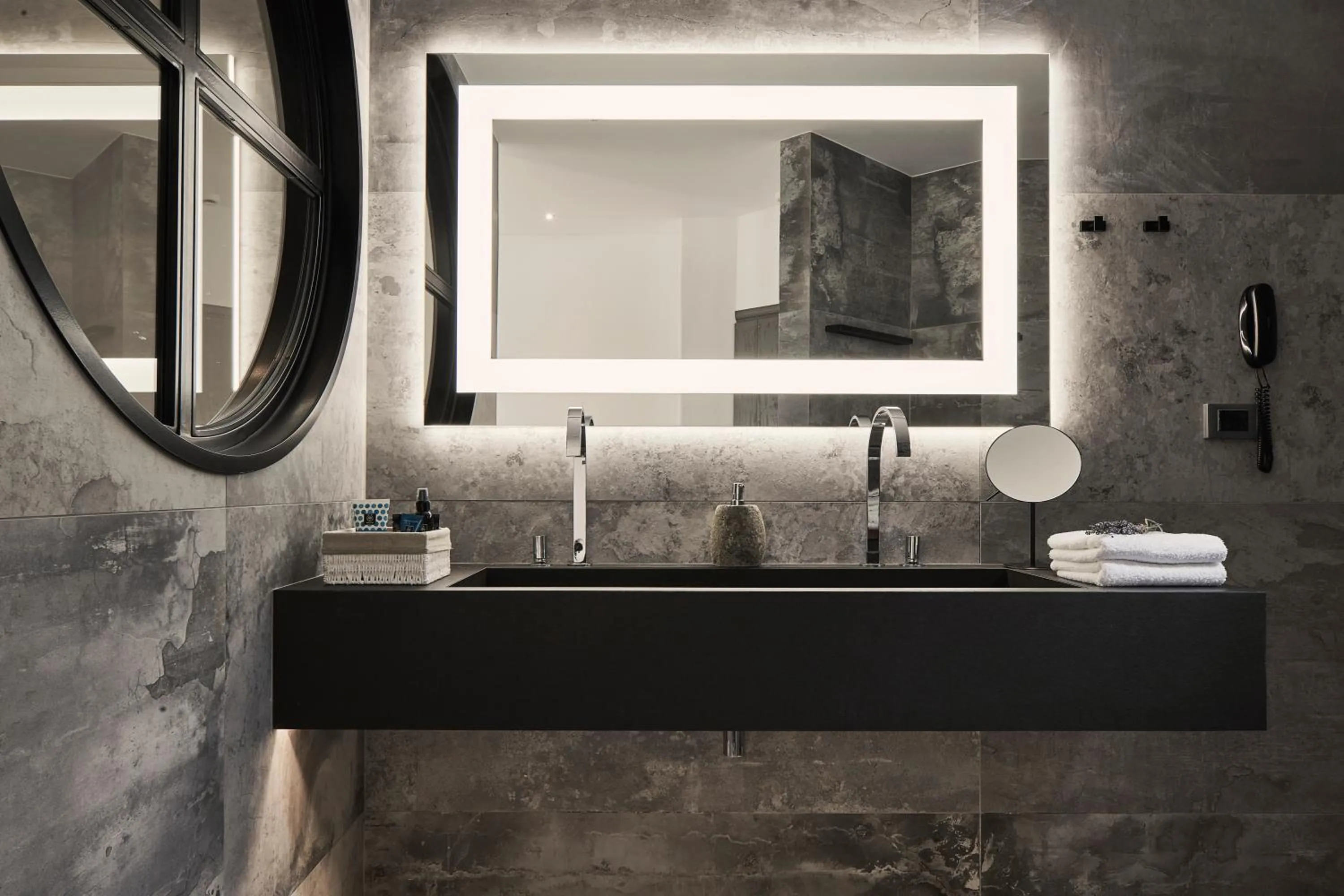 Bathroom in Liostasi