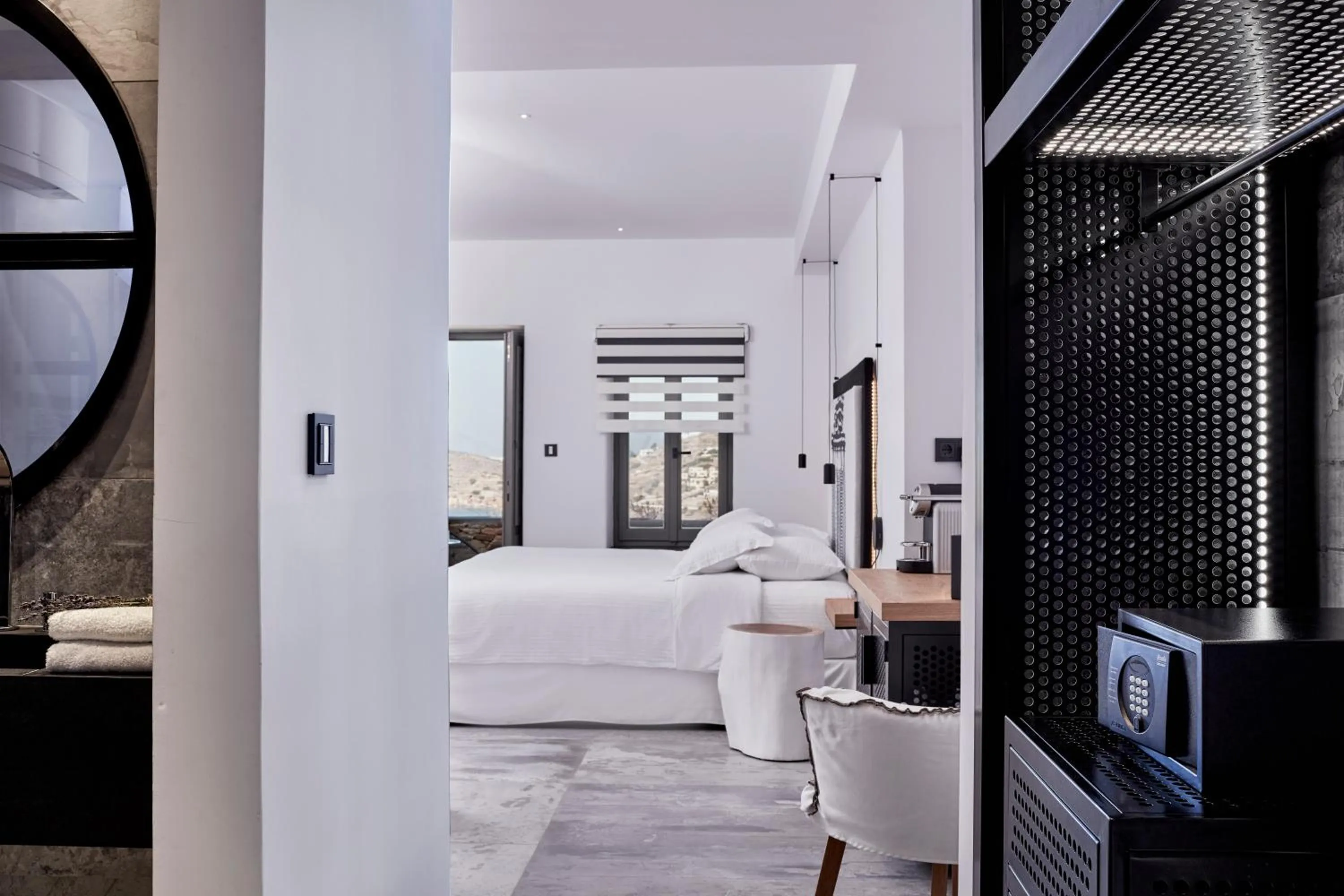 Bedroom, Bed in Liostasi