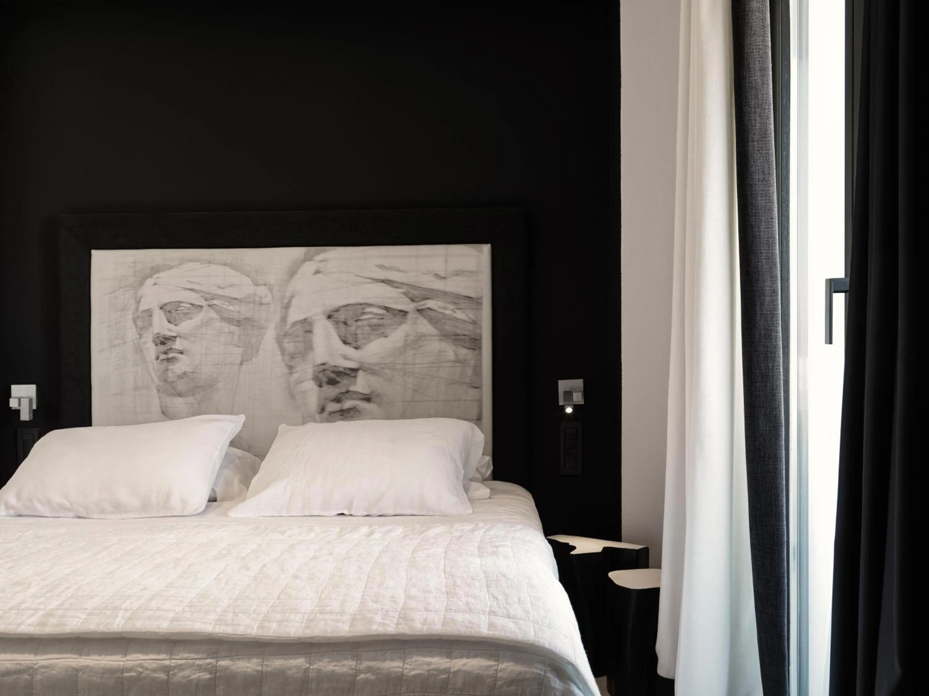 Bedroom, Bed in Liostasi