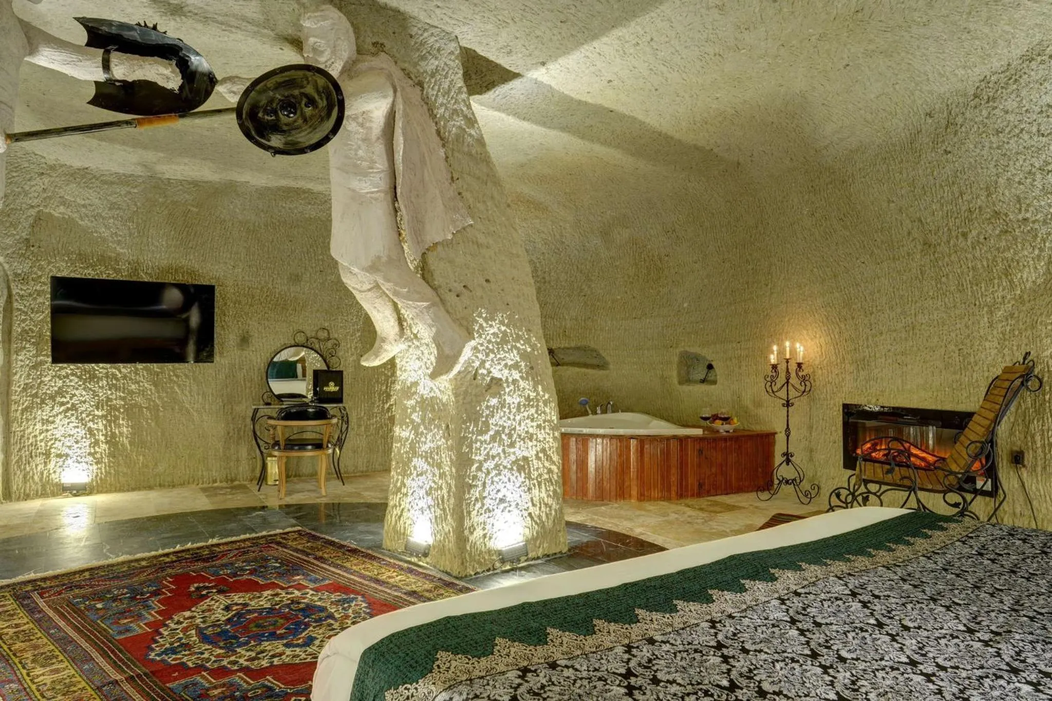 Communal lounge/ TV room in Marbay Cave Cappadocia