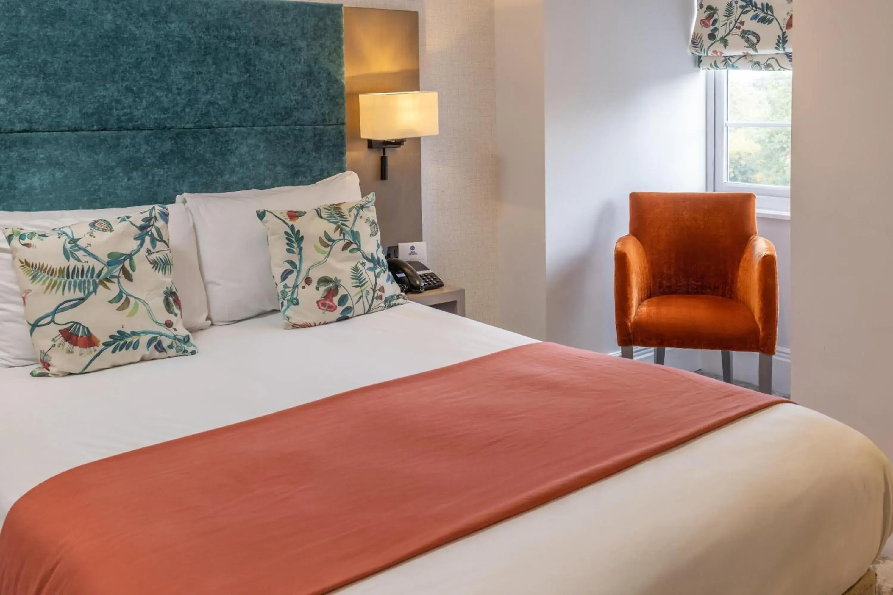 Lounge or bar, Bed in Best Western Abbots Barton Hotel Lounge or bar, Bed in Best Western Abbots Barton Hotel