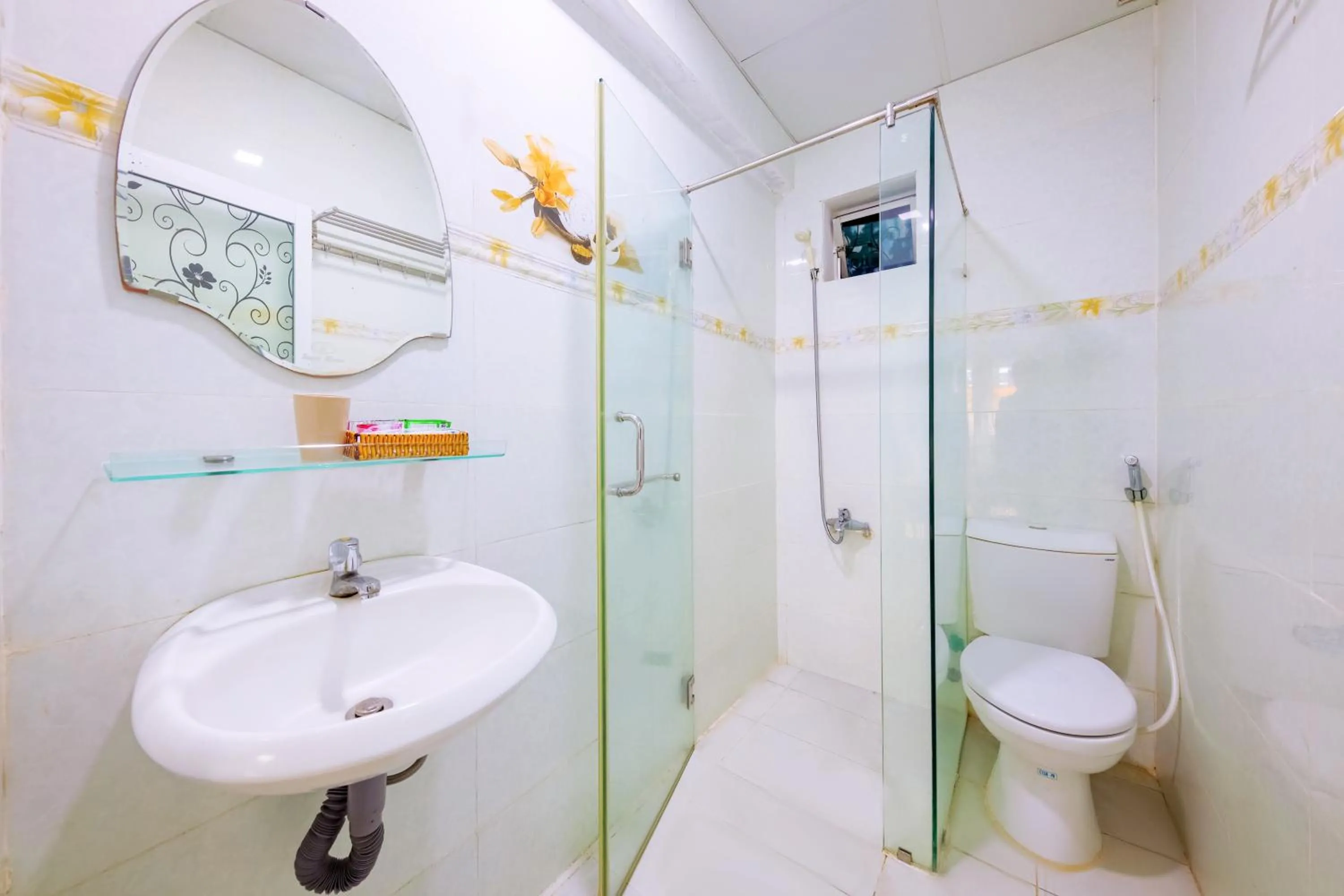 Shower in Mangolia Hotel