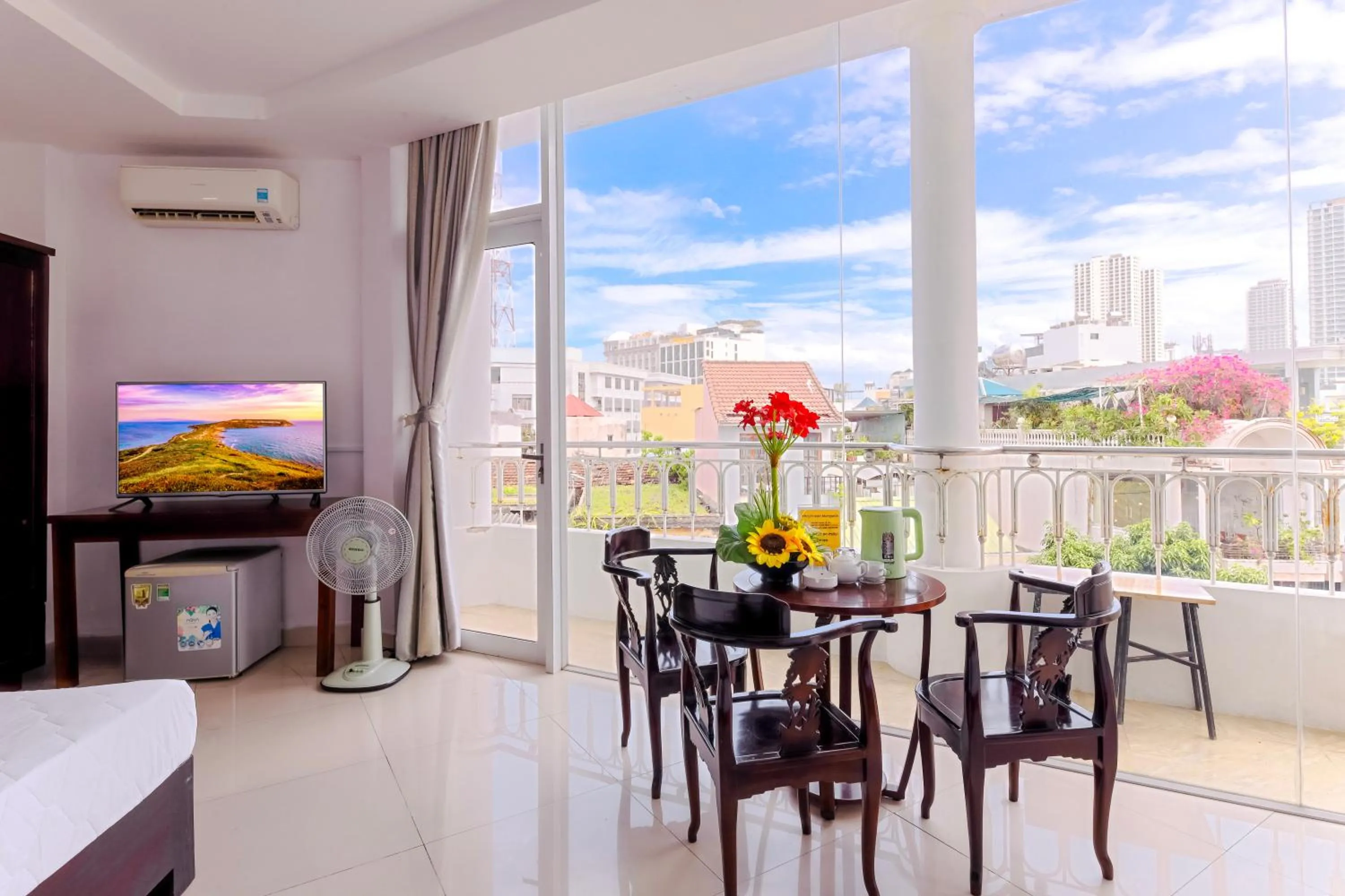 TV and multimedia in Mangolia Hotel
