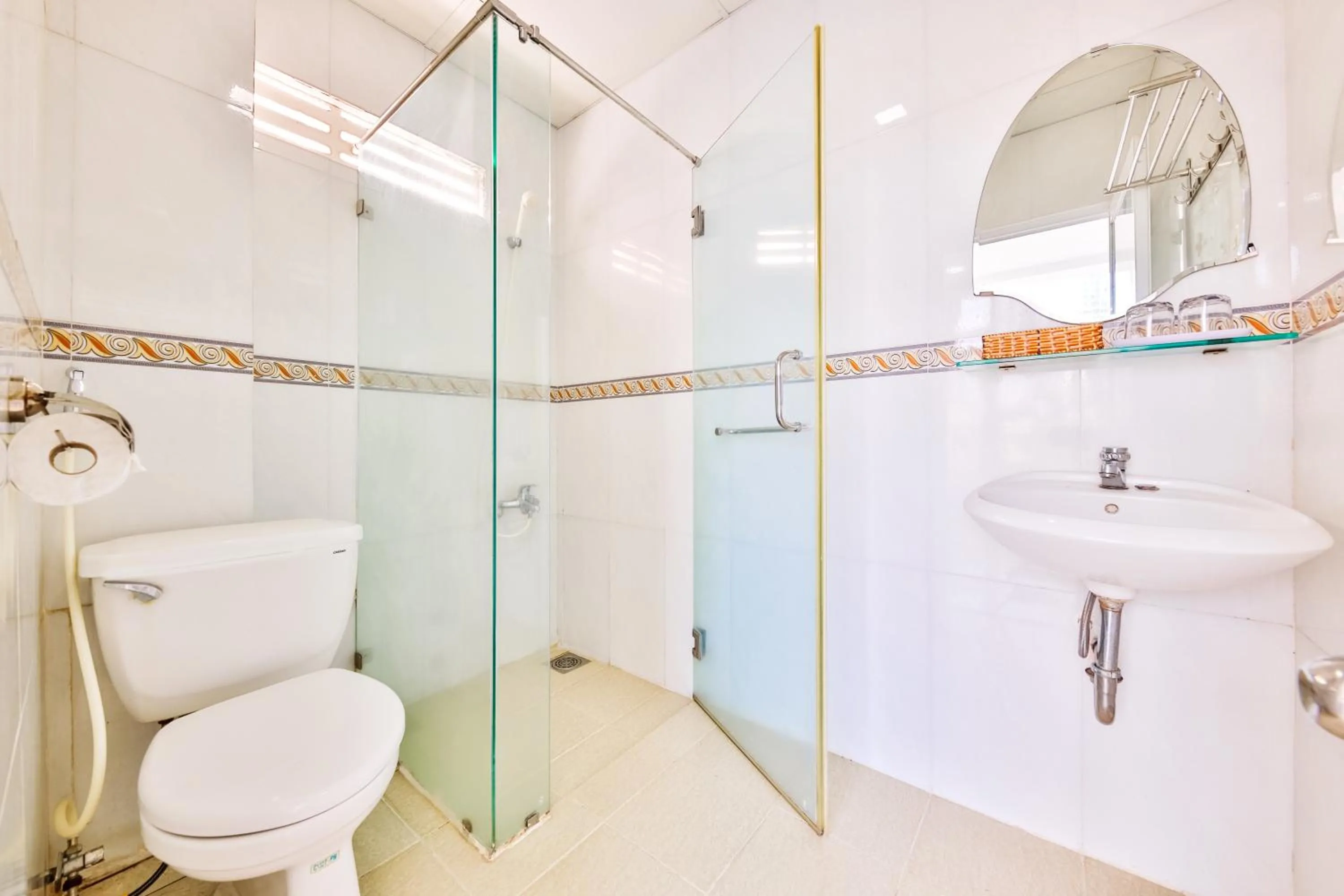 Shower in Mangolia Hotel