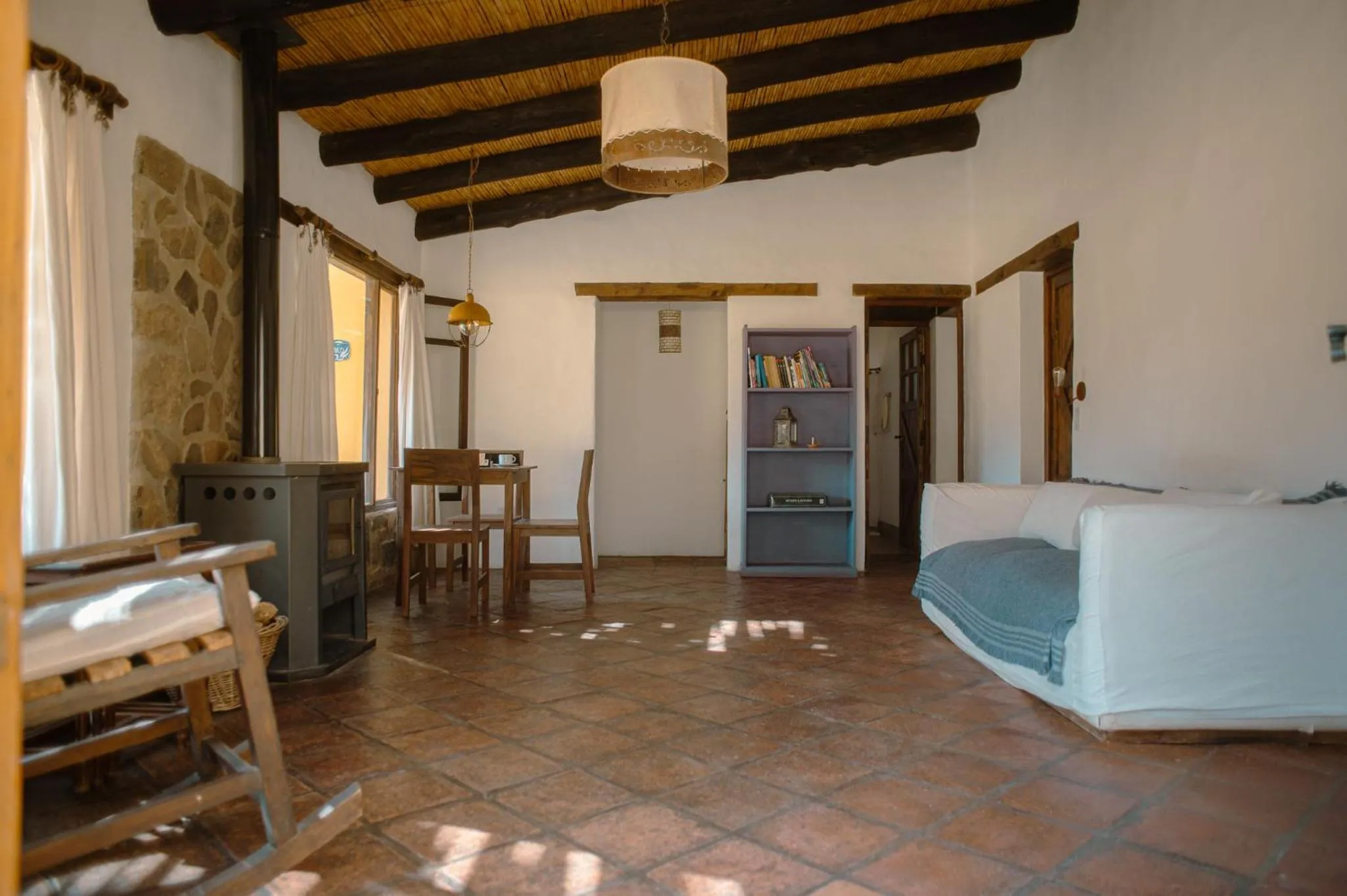 Living room, Bed in Loma Puskana - Hotel