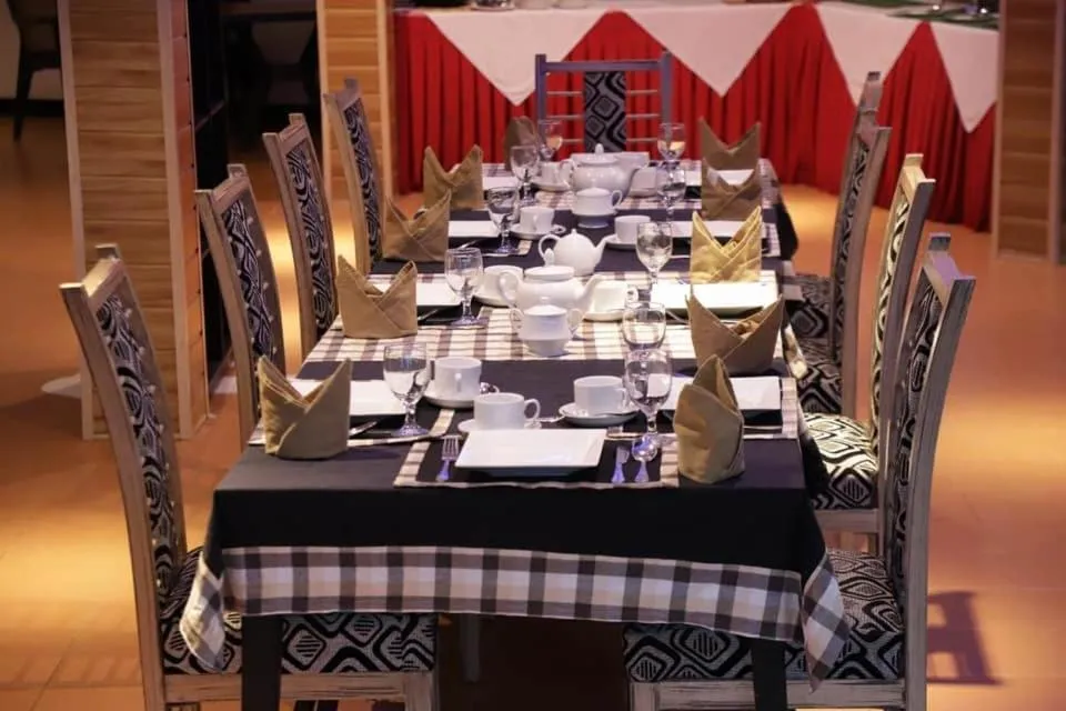 Restaurant/places to eat in Nilambara Lake View