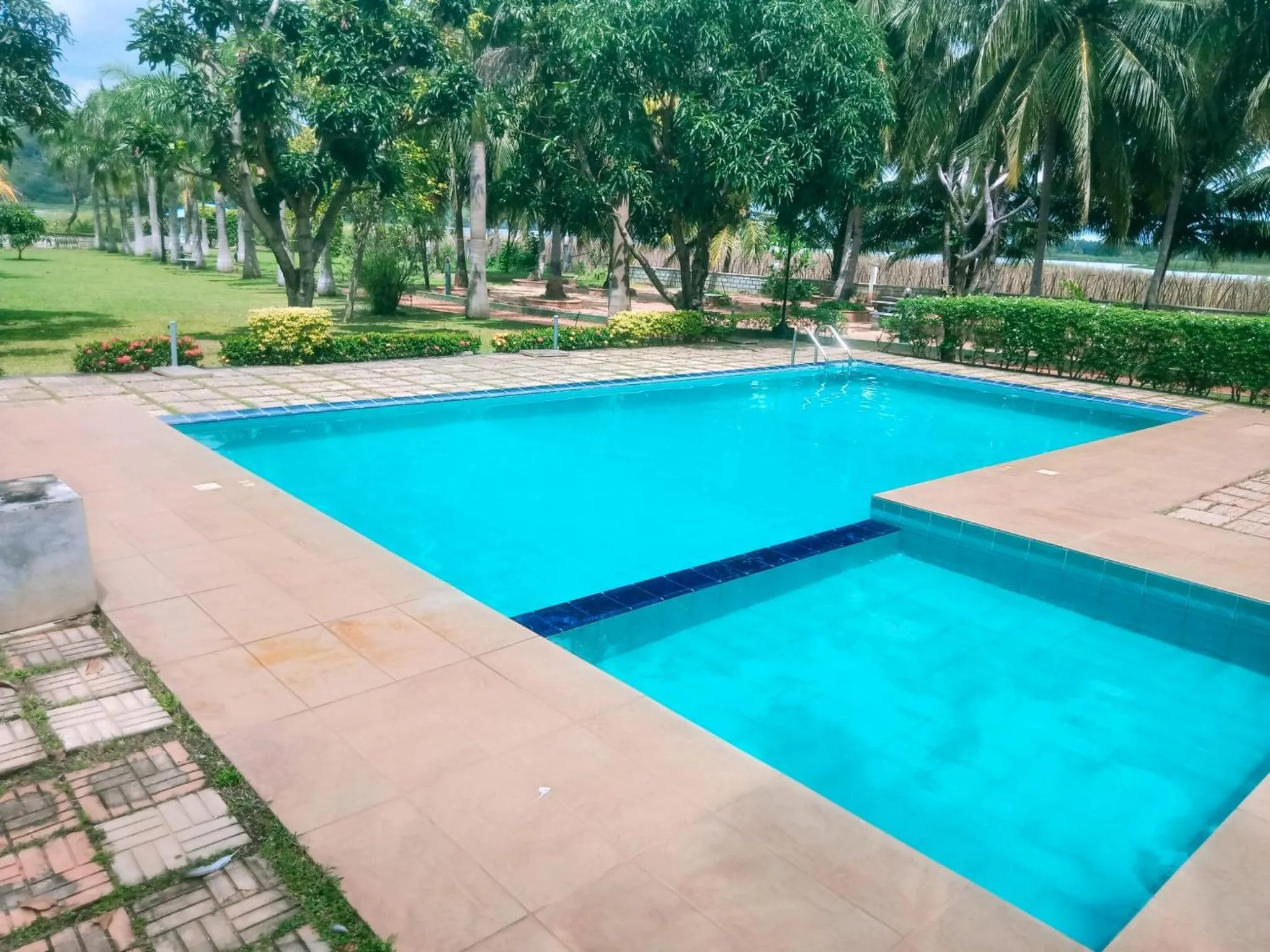 Swimming pool in Nilambara Lake View